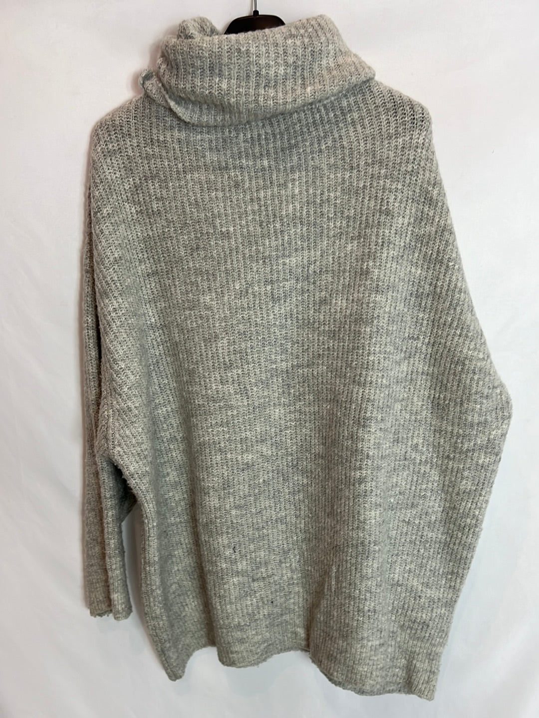 STRADIVARIUS. Jersey gris oversized T.s