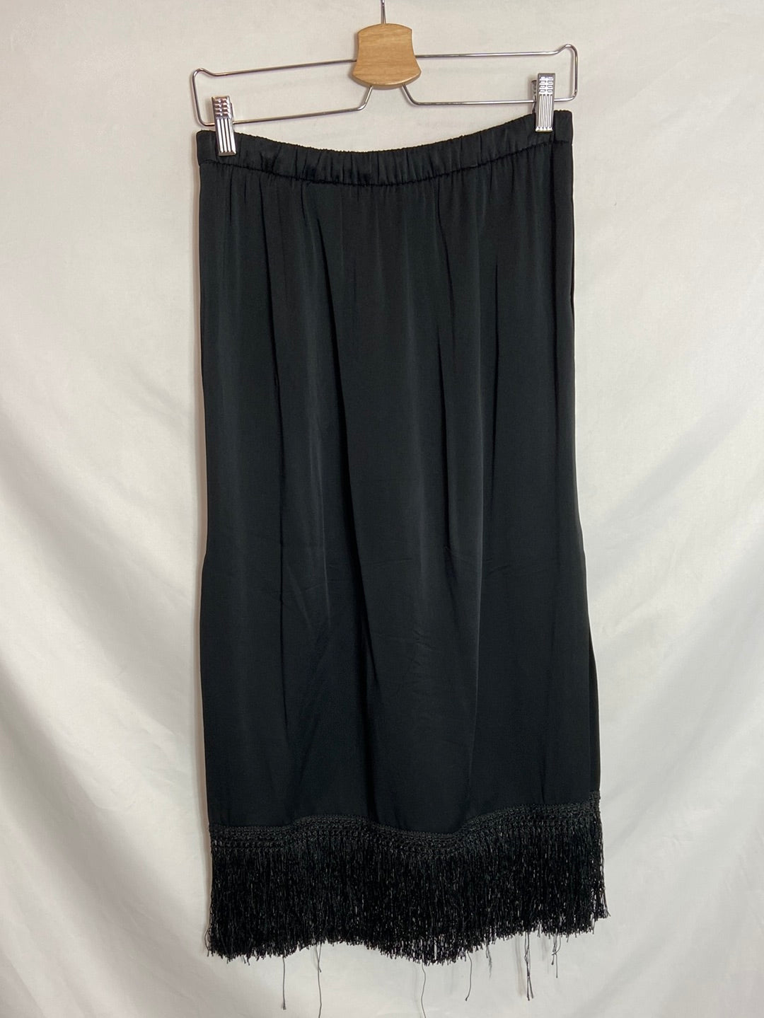 ZARA. Falda negra satinada T.s