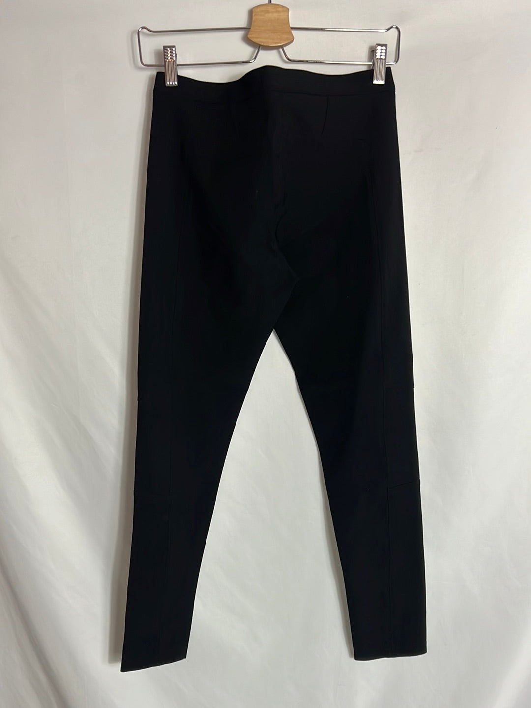 UTERQÜE. Pantalón negro pitillo elástico. T XS