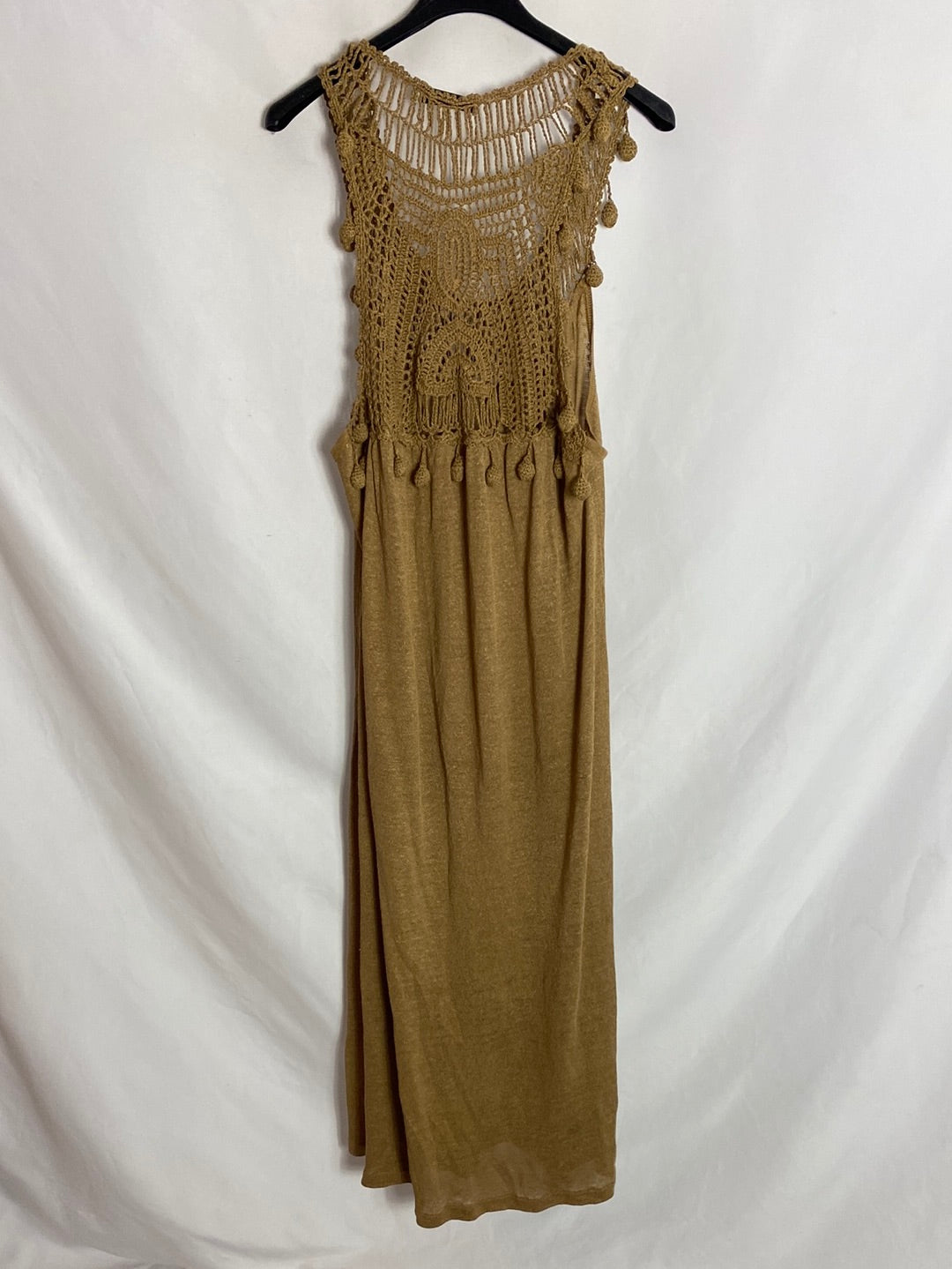 ZARA. Knit midi dress with embroidered details. Ts