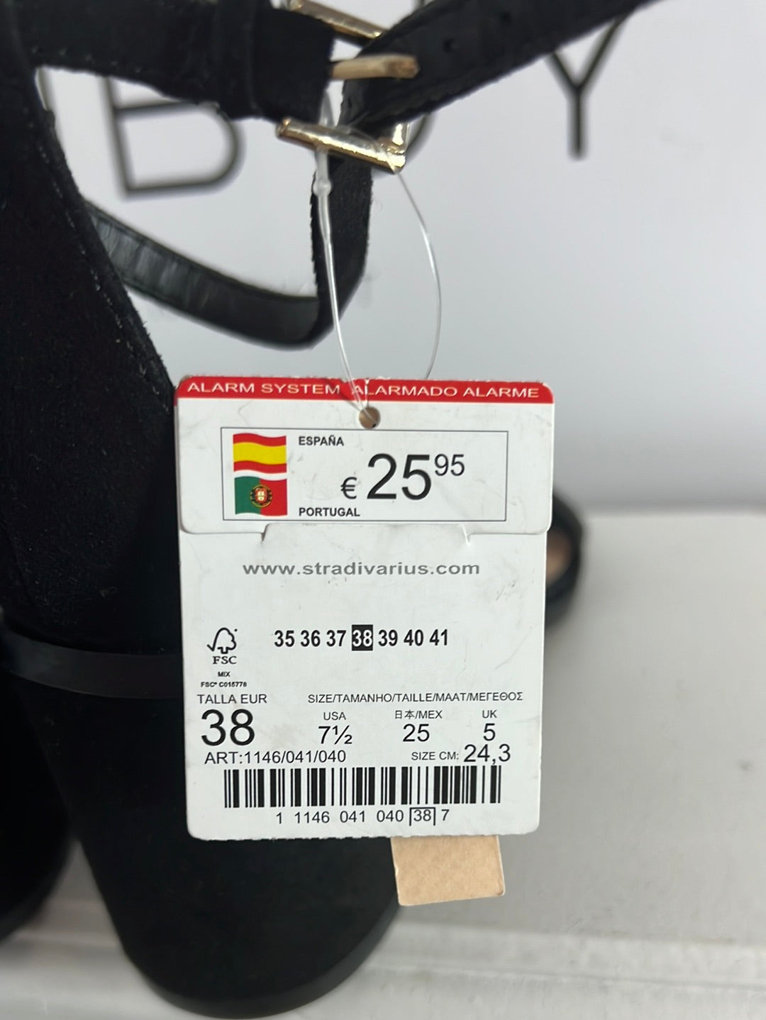 STRADIVARIUS. Black suede sandal, size 38