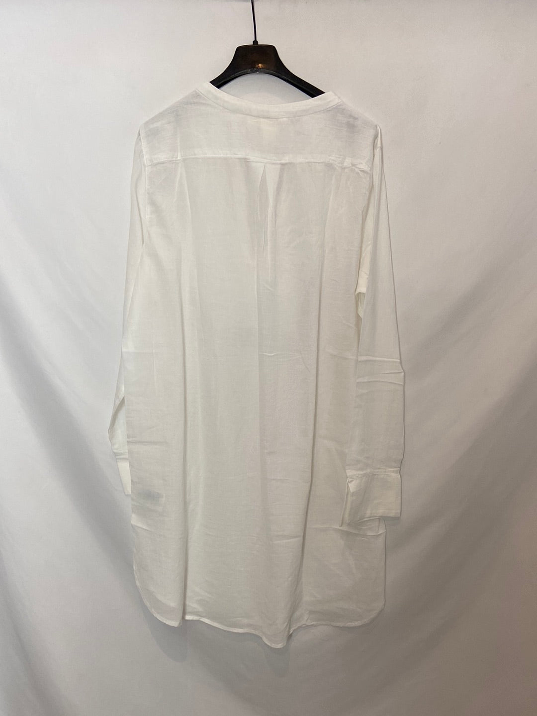 H&M. Vestido corto blanco bordado T. 46