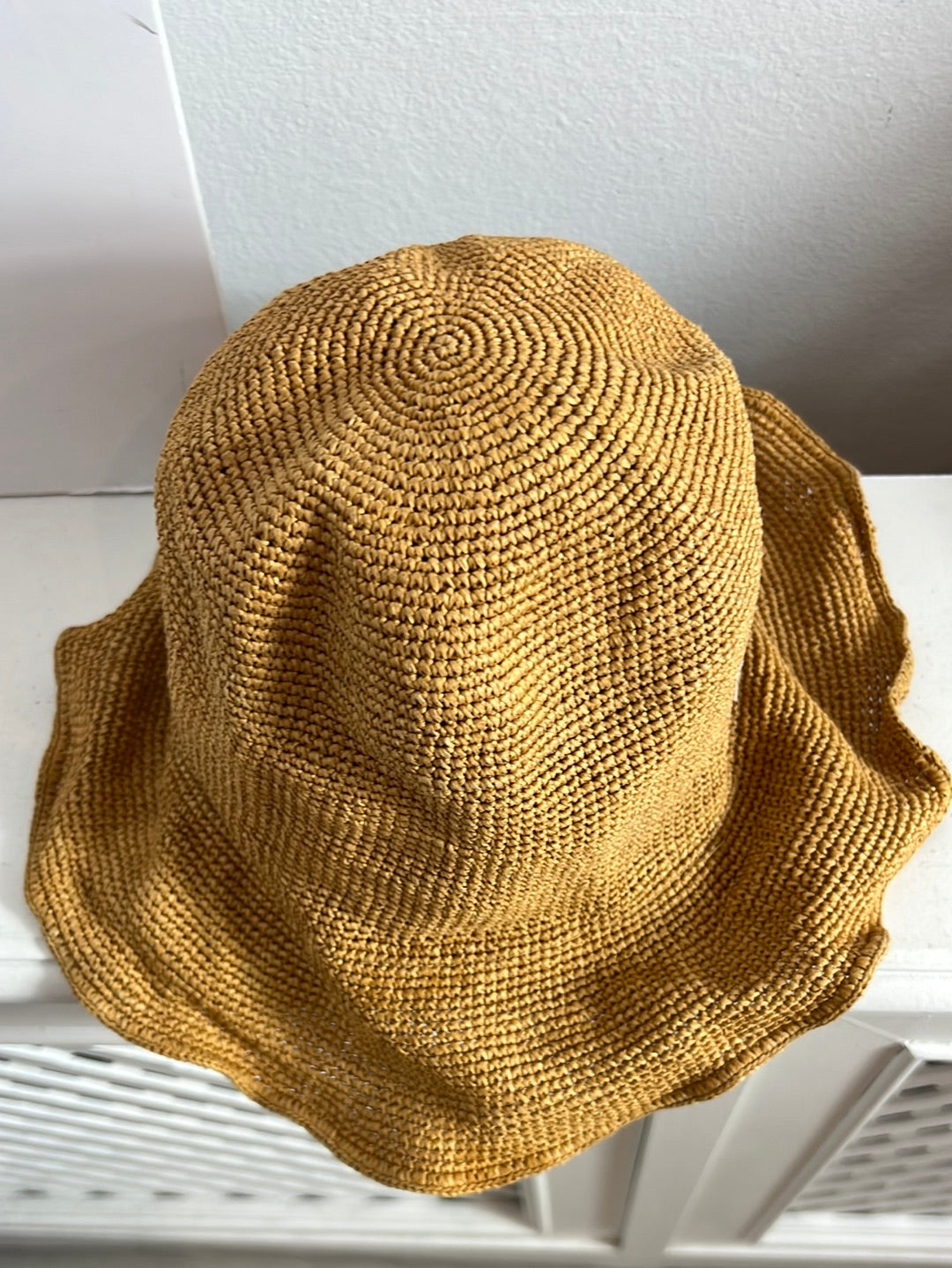 ZARA. Sombrero rafia ala ondulada. T S