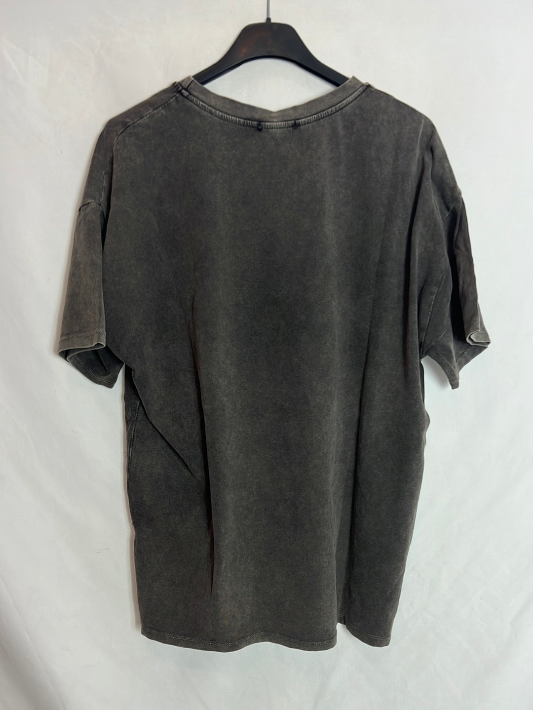 ALGO BONITO. Camiseta gris efecto desgastado logo. T M/L