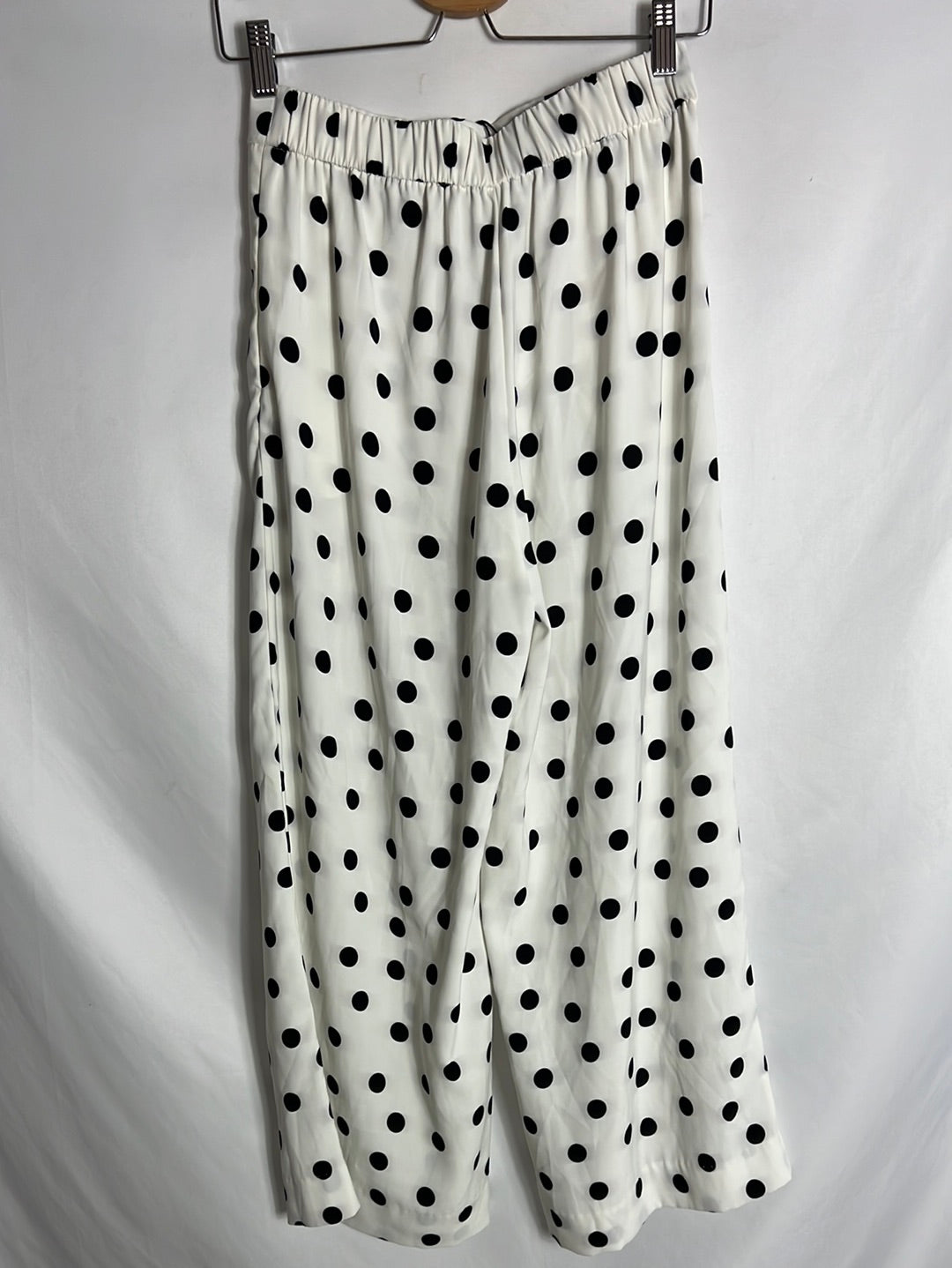 ZARA. Pantalón culotte blanco lunares. T XS