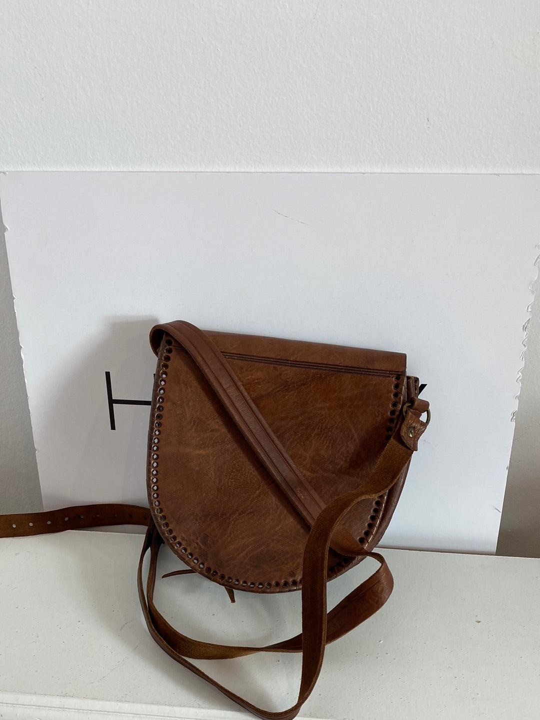 OTRAS. Bandolera marrón piel