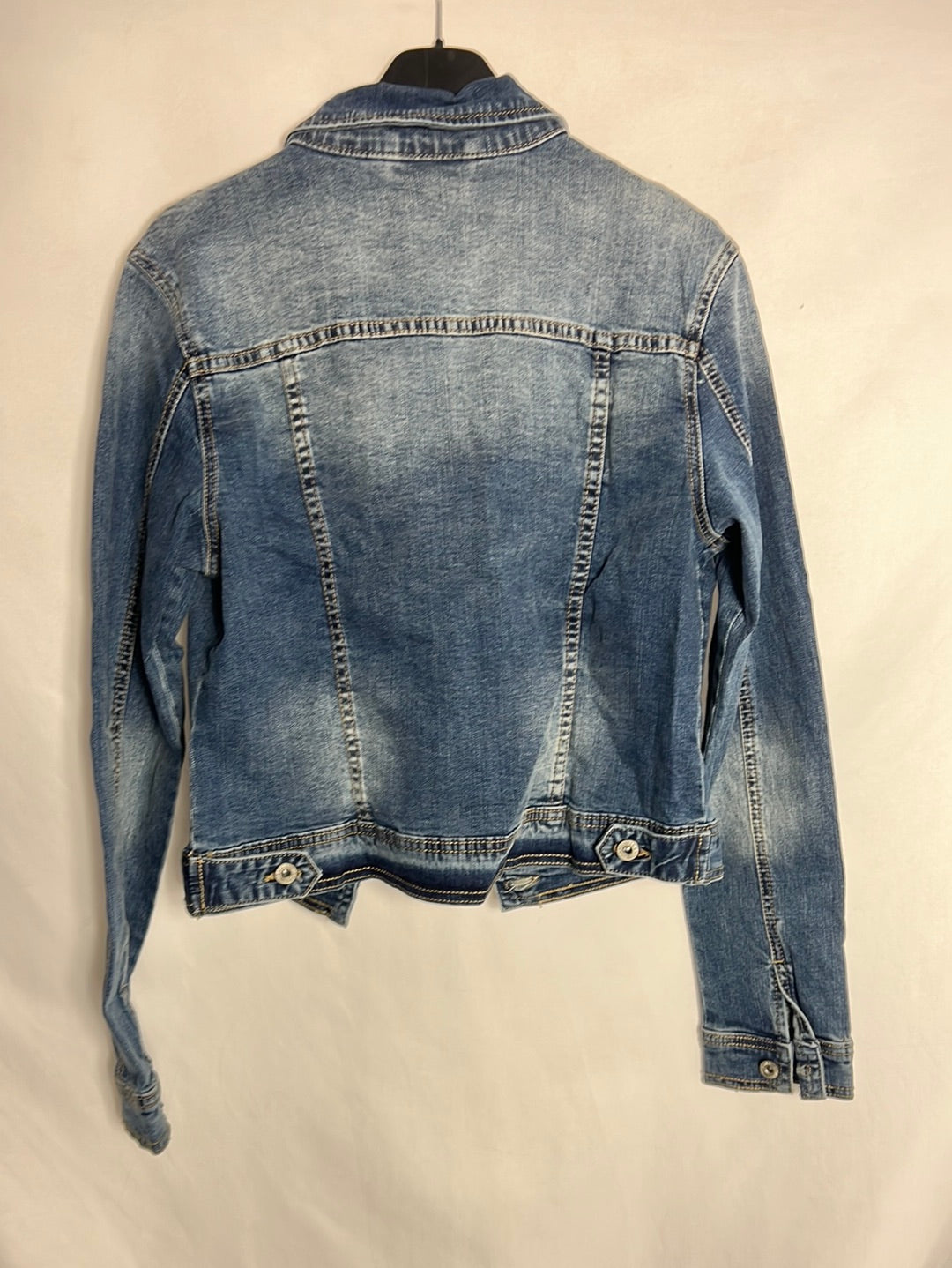 BY MÖMA. Chaqueta denim bolas plateadas. T M