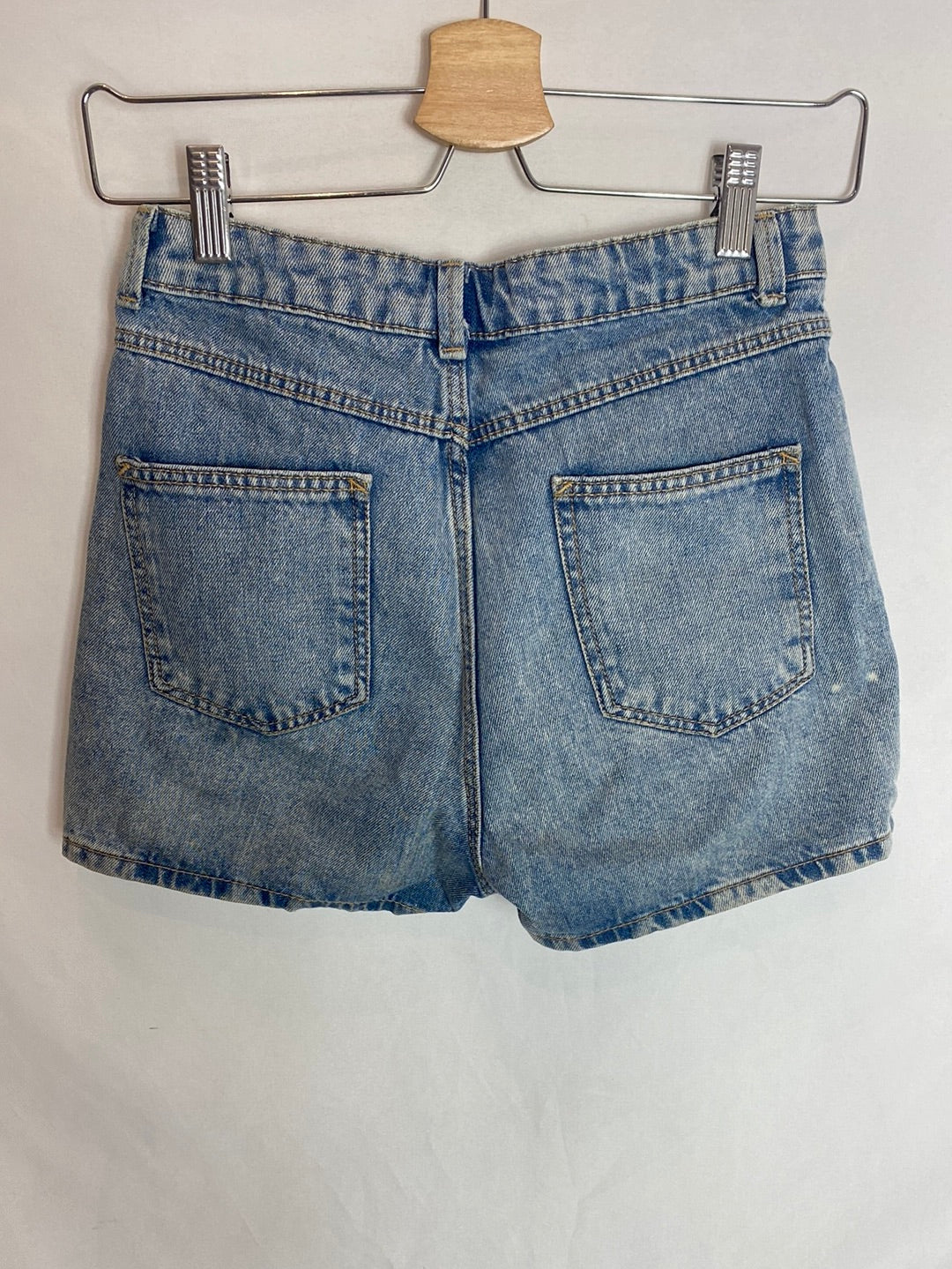 KIABI. Pantalones vaquero corto. T.XS