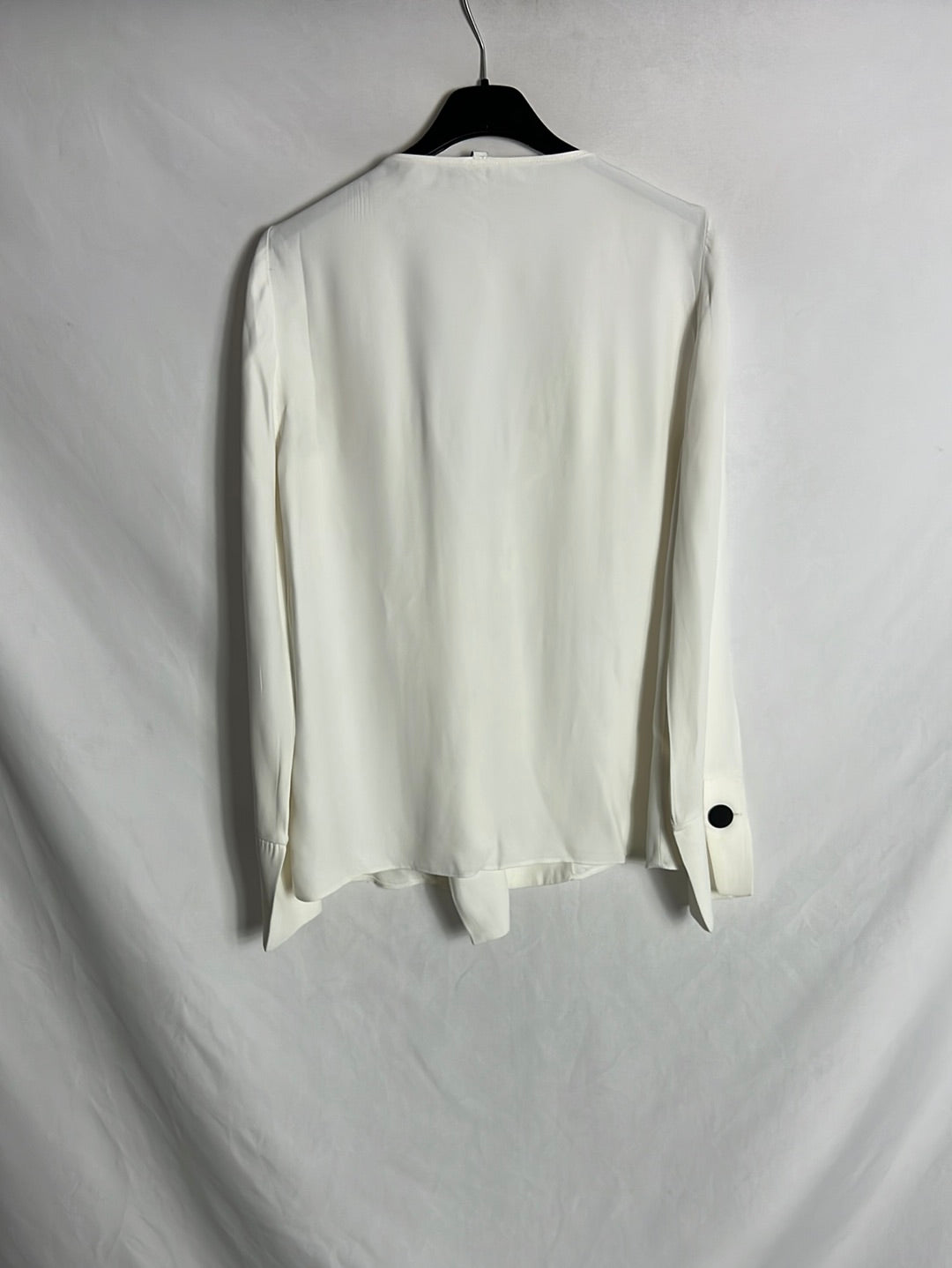 ZARA. Blusa blanca satinada doble botonadura. T S