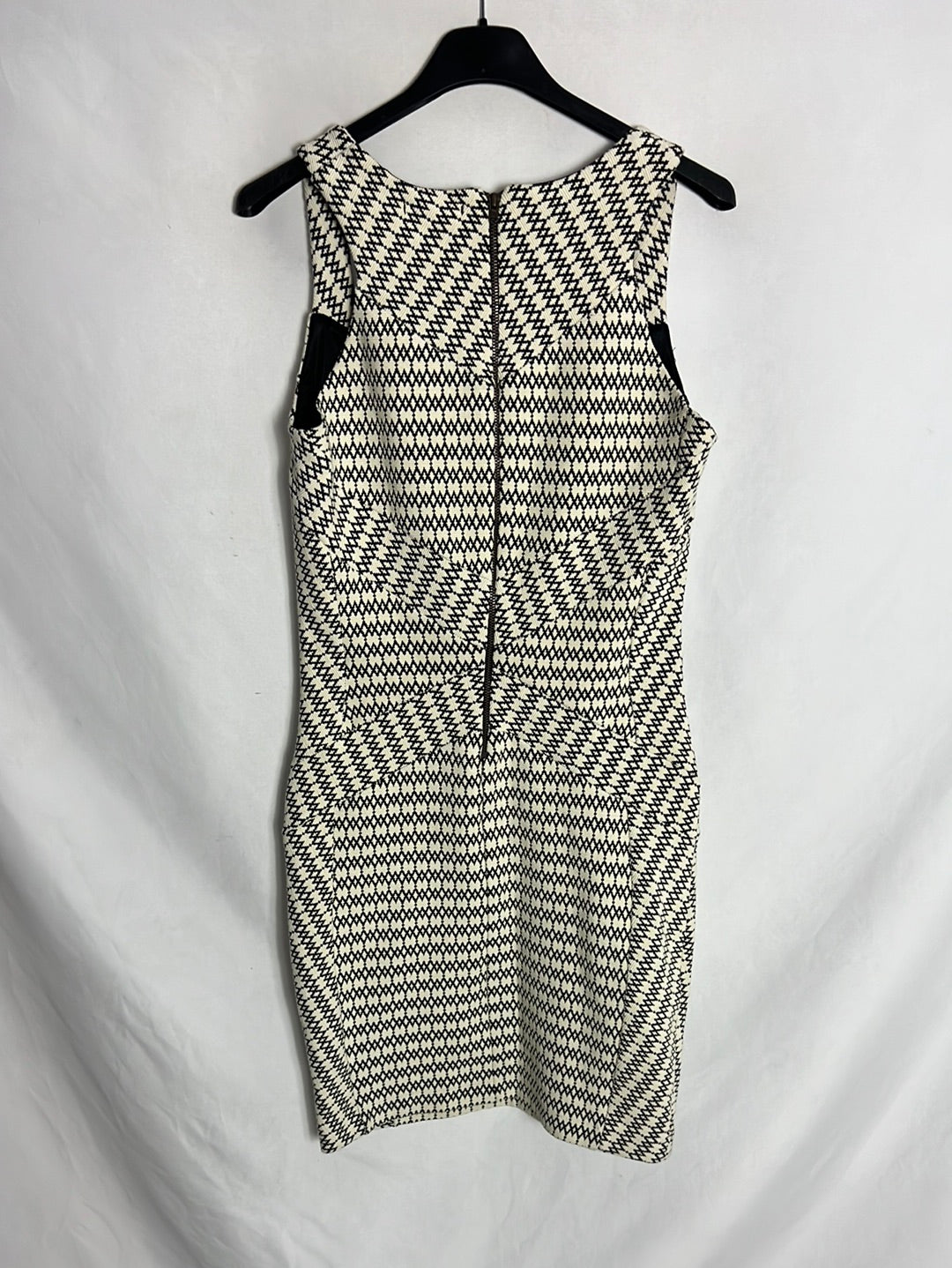 SYSTEMACTION. Black and white textured fitted dress. Size 38