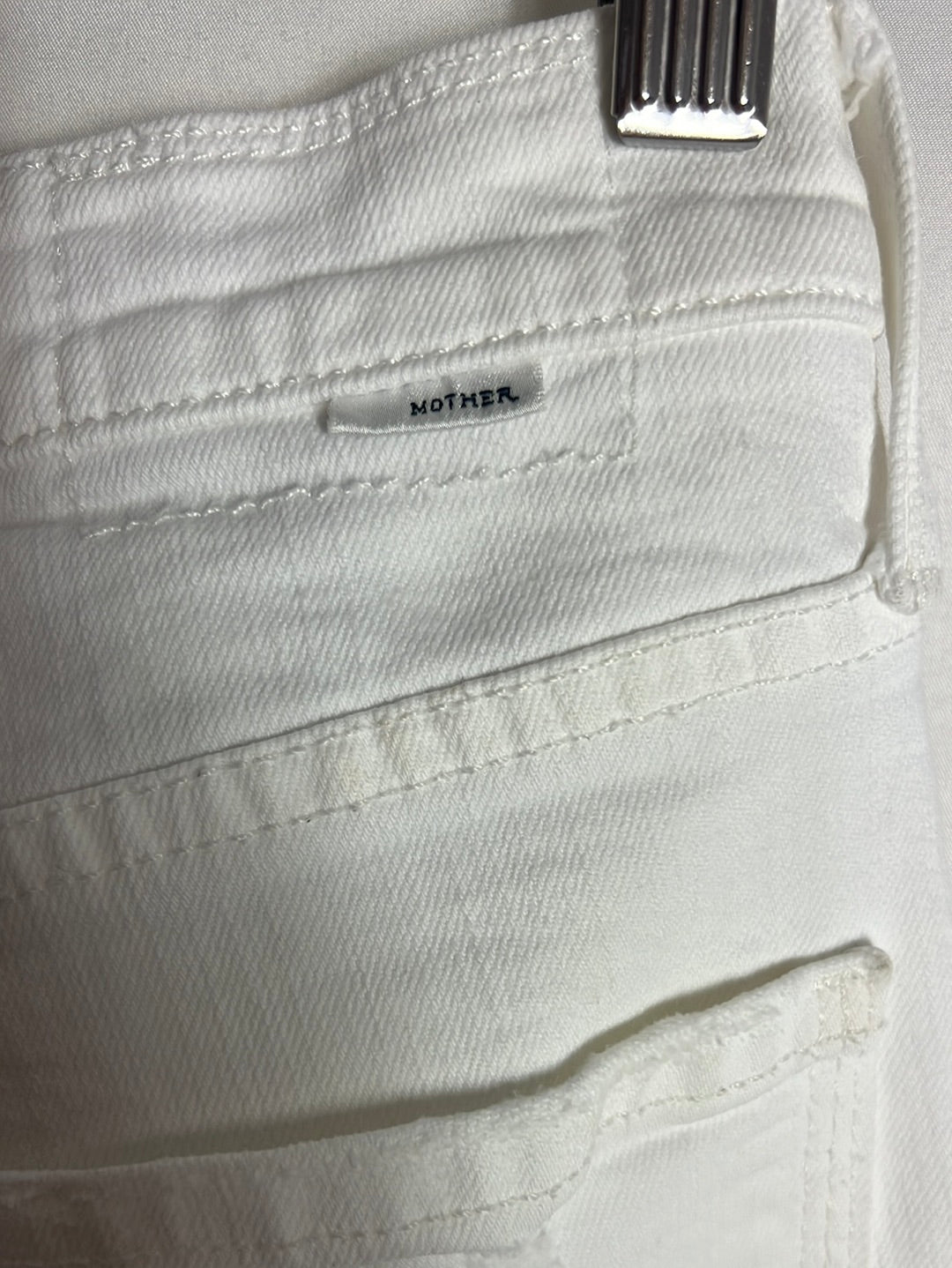 MOTHER SUPERIOR. White slouchy denim pants. Size 26 (34)