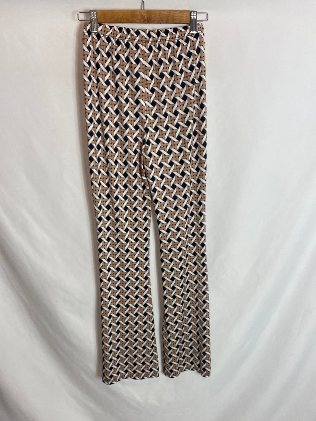 ZÚA. Pantalón elástico acampanado. T.u