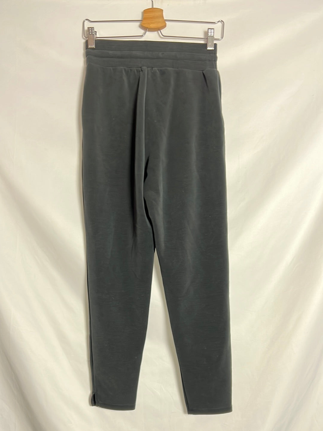 OYSHO. Pantalón textura azul oscuro. T XS