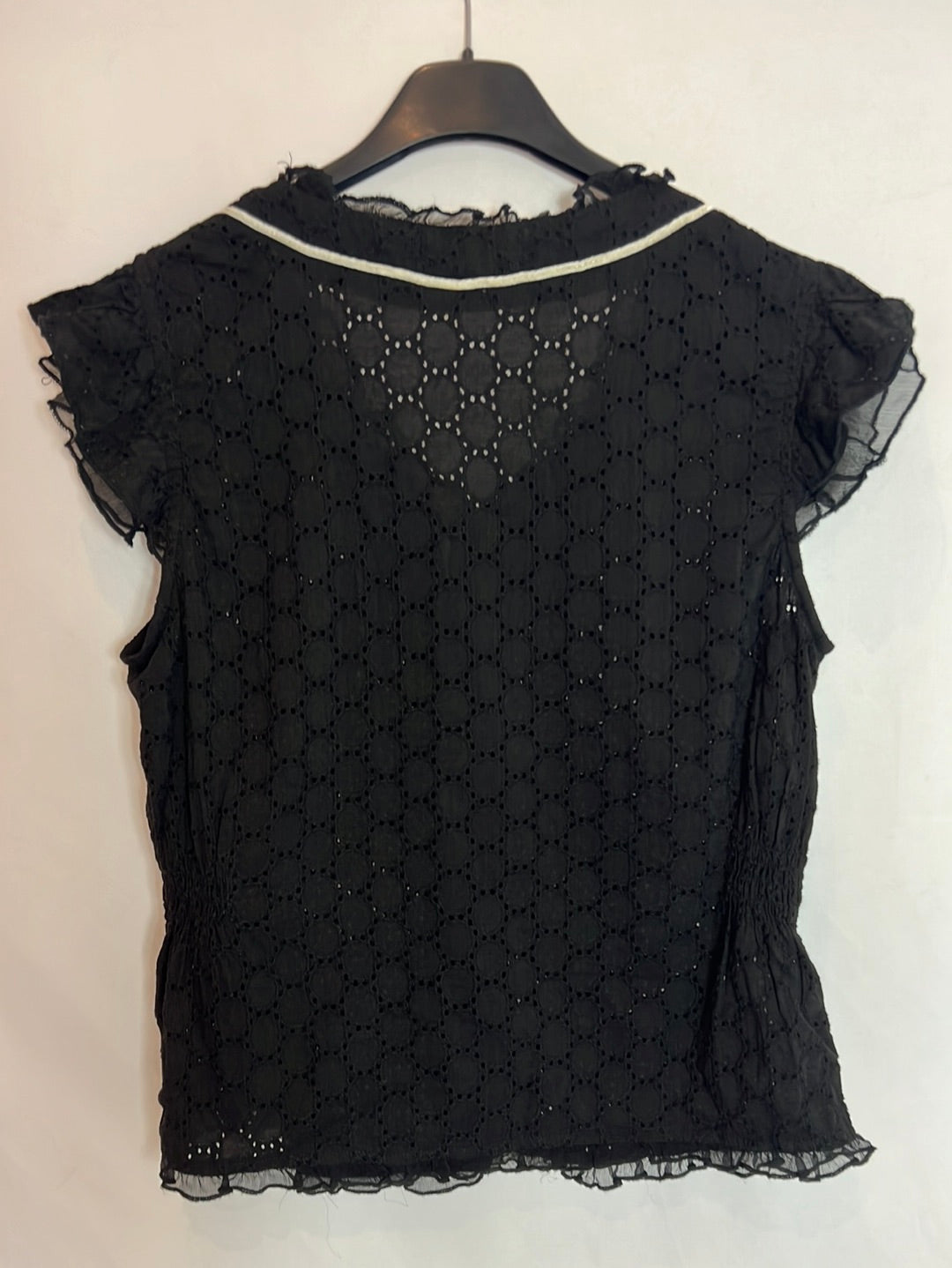ALMOST FAMOUS. Black openwork top with white details. Size 14 (38)