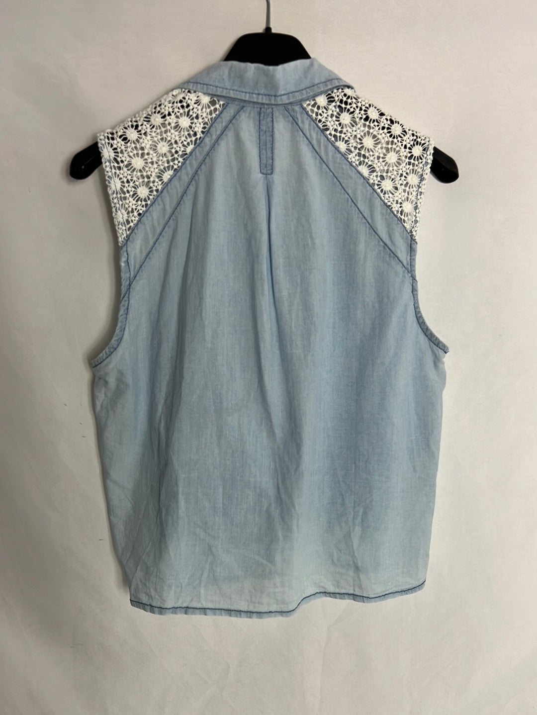 BERSHKA. Camisa denim sin mangas T.M