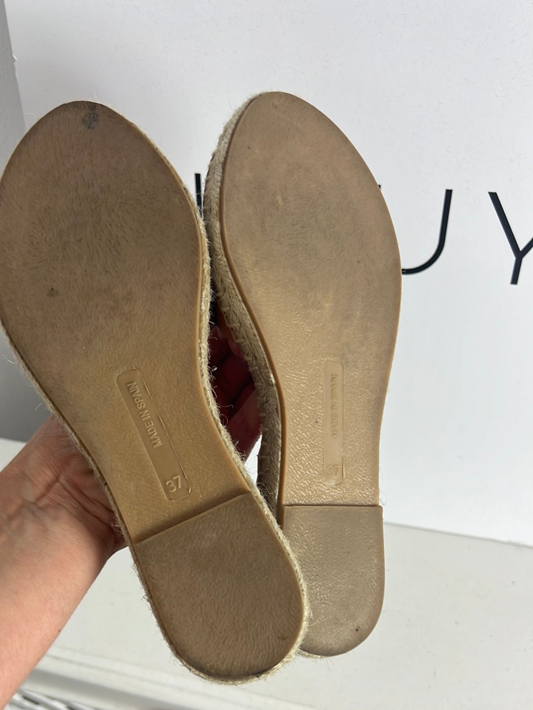 PITUSAS. Sandalias planas esparto marrones. T 37