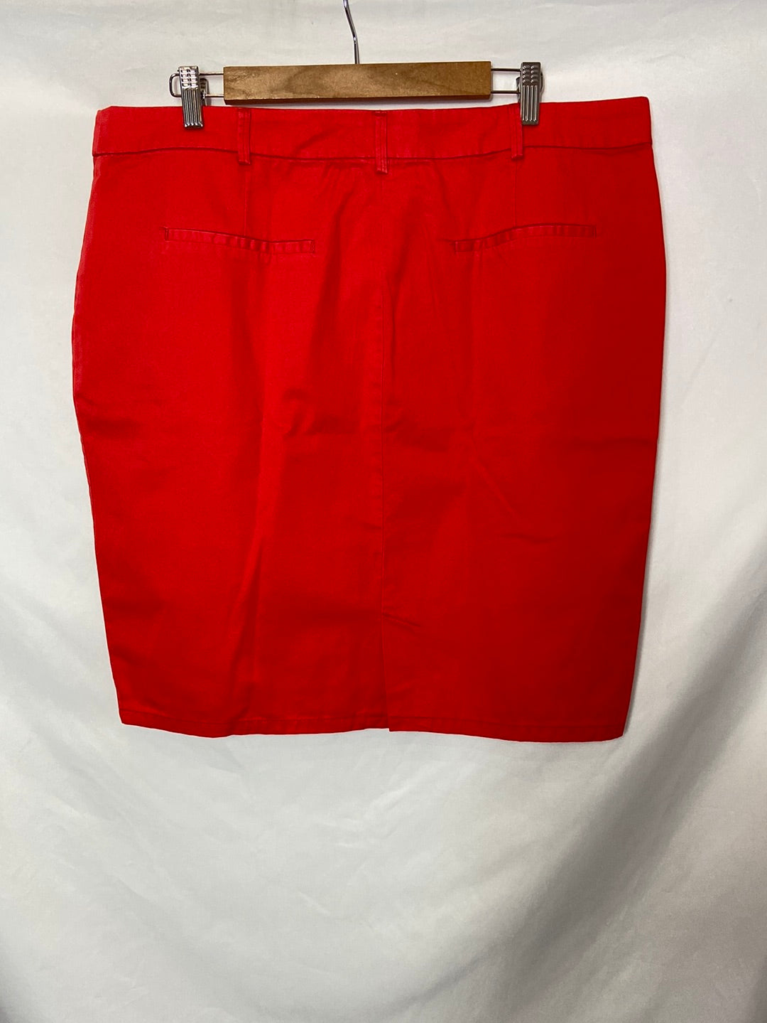 MILANO. Falda corta roja T.48