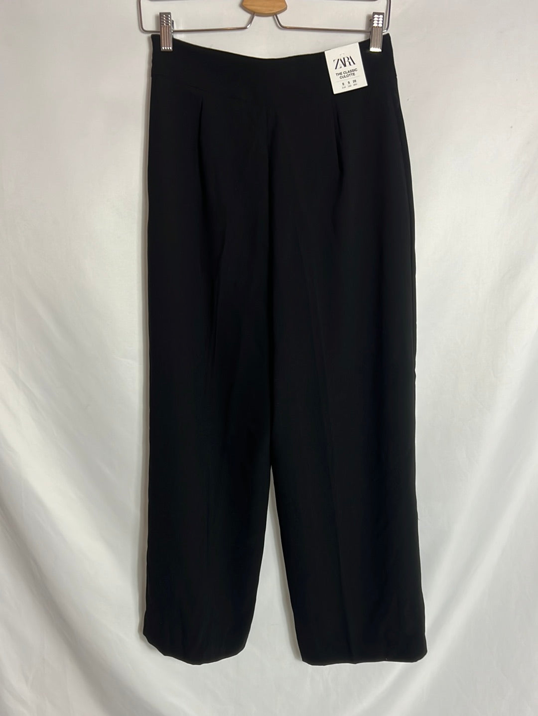ZARA. Pantalón culotte negro pinzas. T S