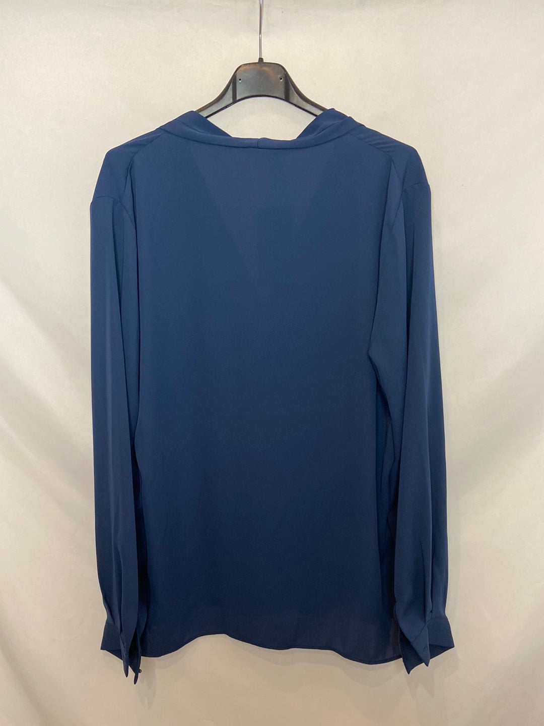 MANGO. Blusa azul fluida T.XL