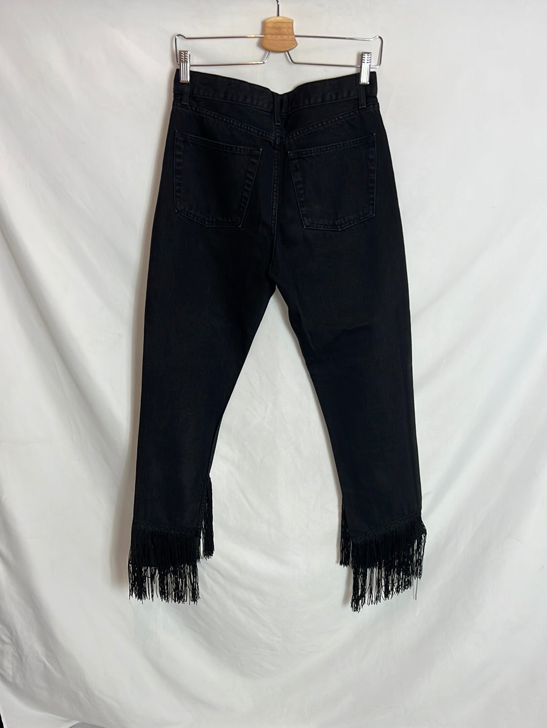 ZARA. Pantalón vaquero recto flecos. T 36