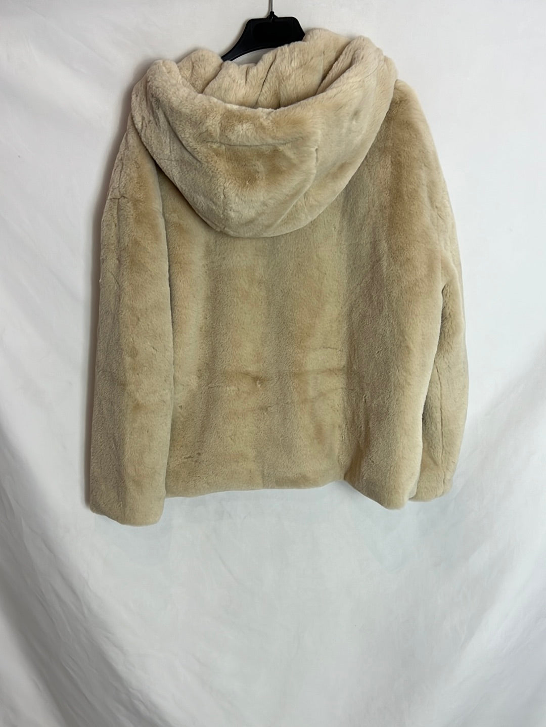 ZARA. Abrigo pelo beige capucha T.S