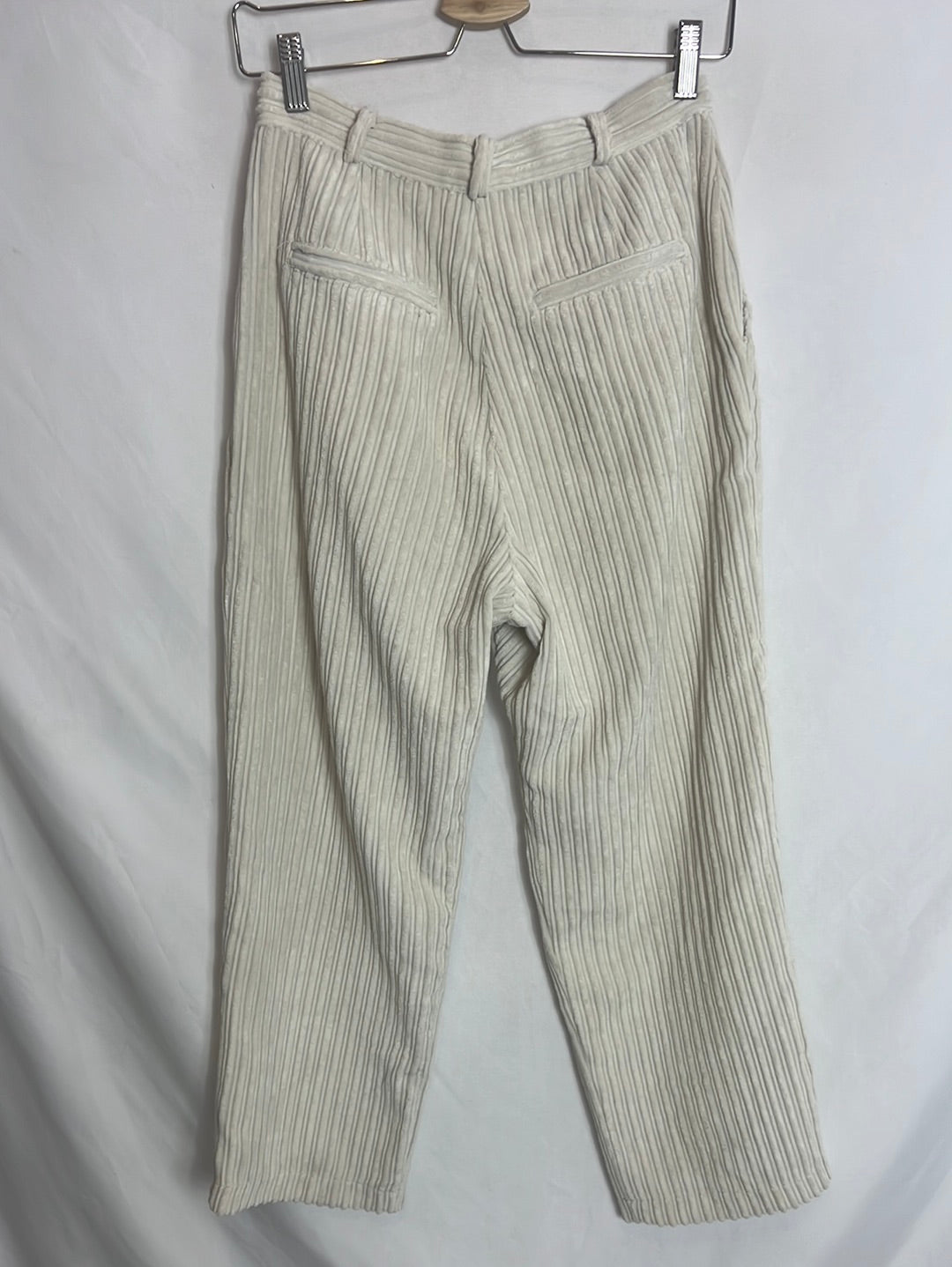 Pantalón beige pana T.36