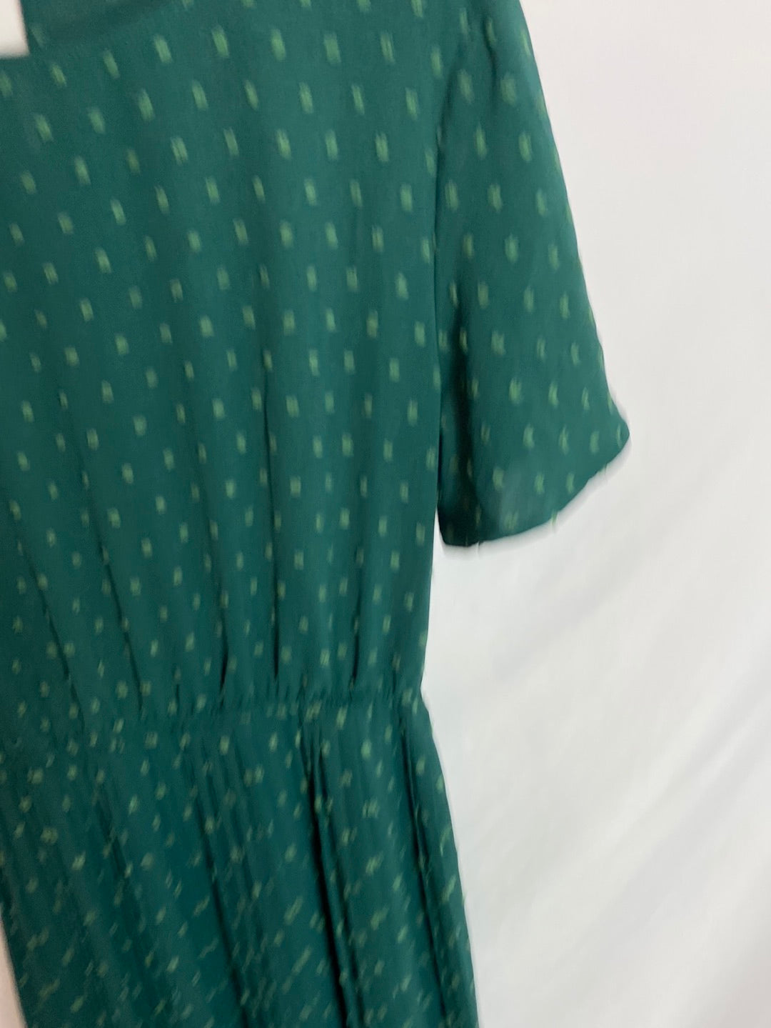 OTRAS. Vestido midi verde. T.M