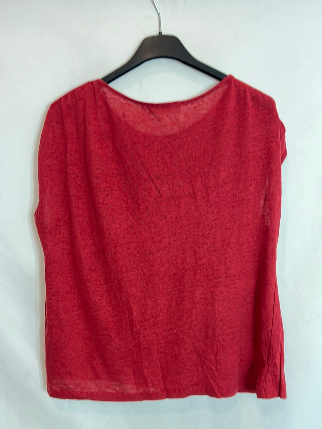 MANGO. Top rojo jaspeado detalle hombros. T S