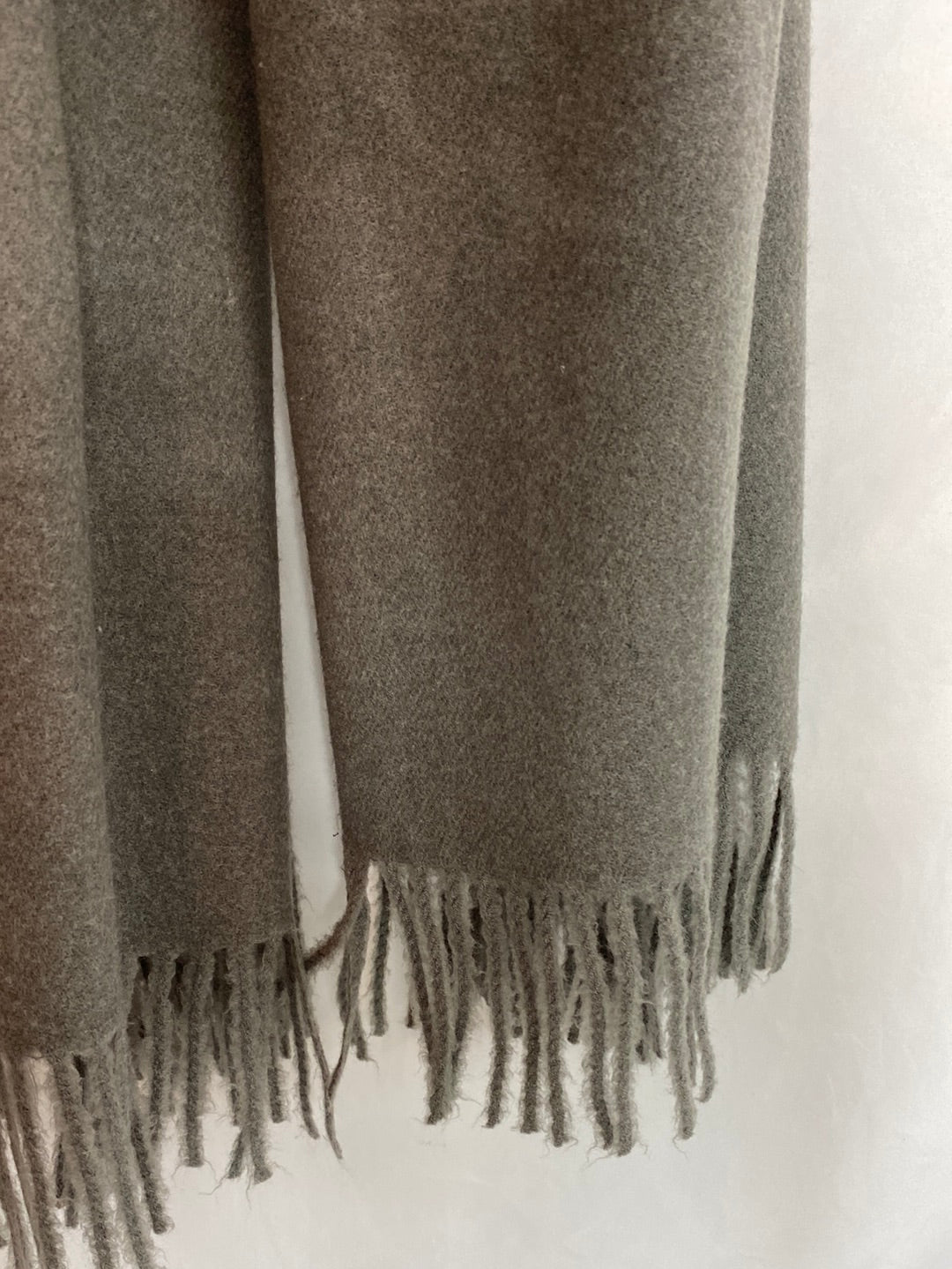 OTHERS. Grey fringed scarf. YOUR