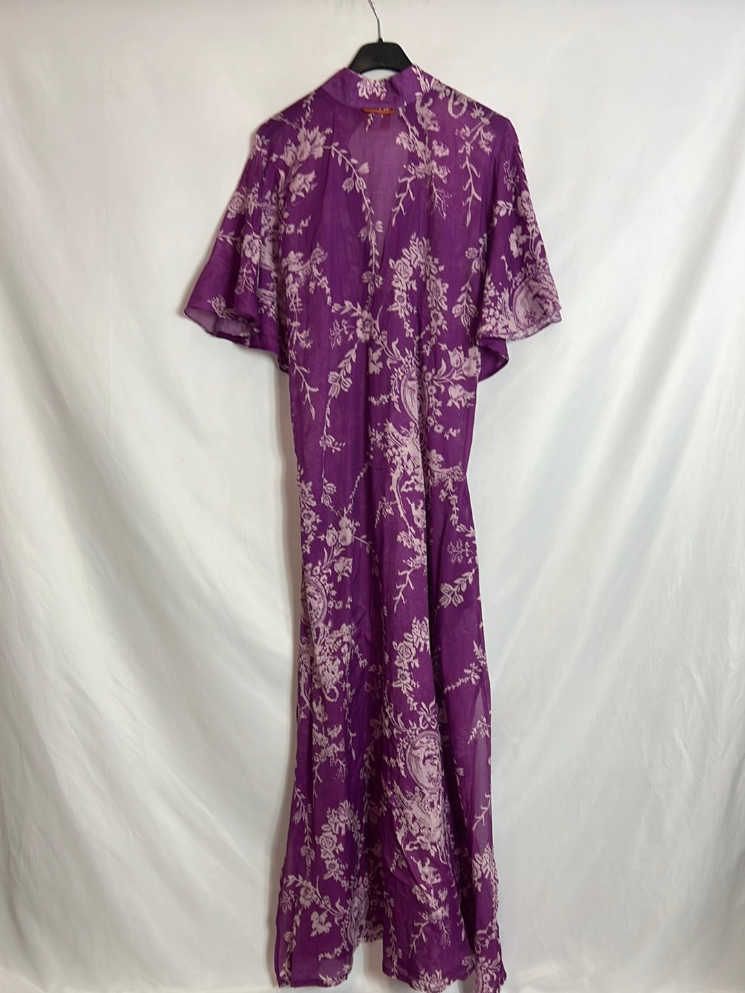 LCDA. Vestido largo morado estampado. T S