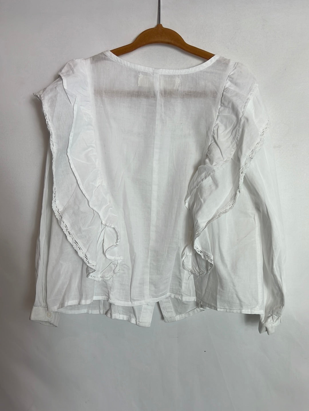 ZARA. White ruffled girls' blouse. Size 5 years