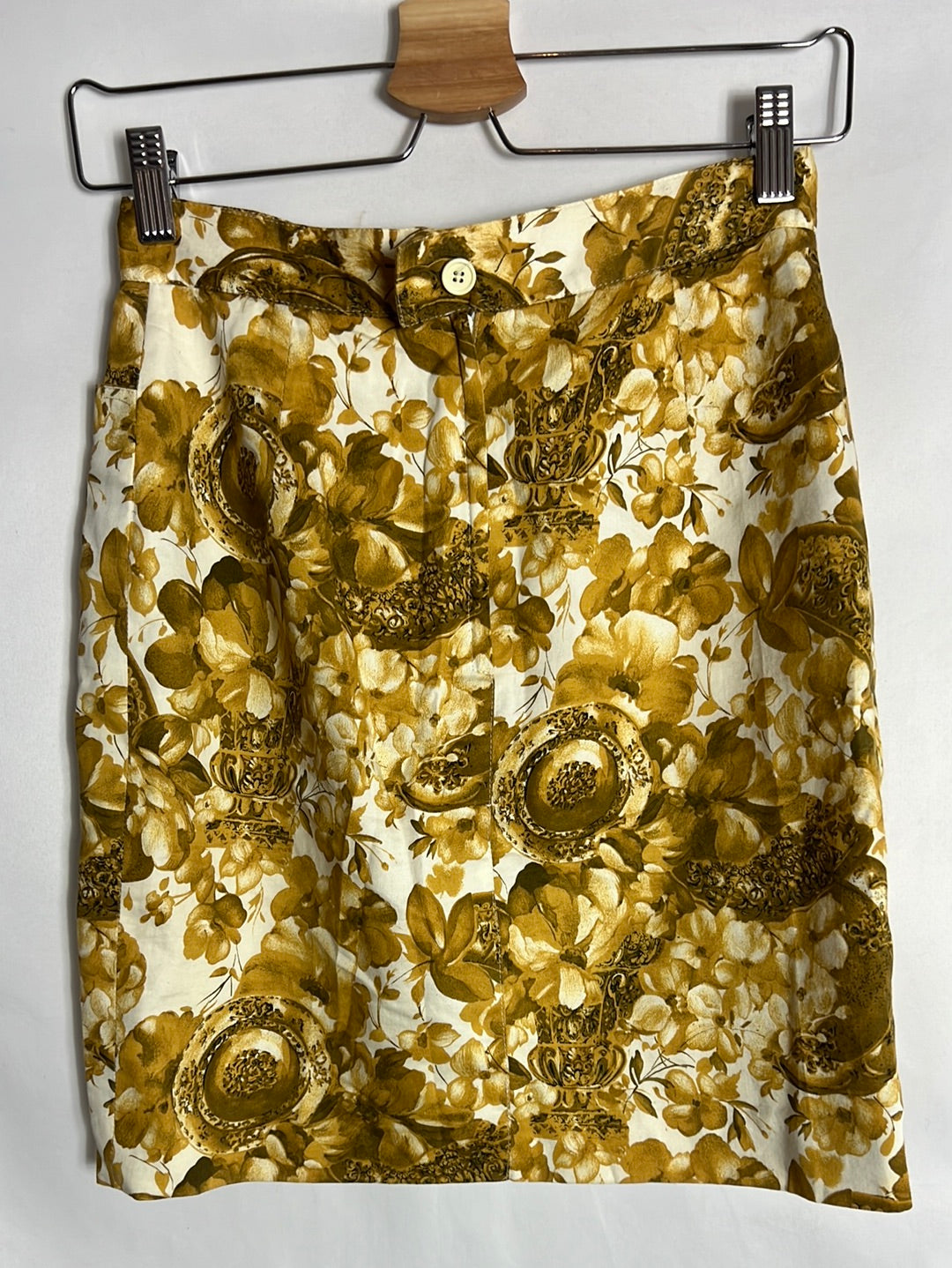 MIGUEL GIL. Falda corta estampada flores mostazas. T 40 (s)