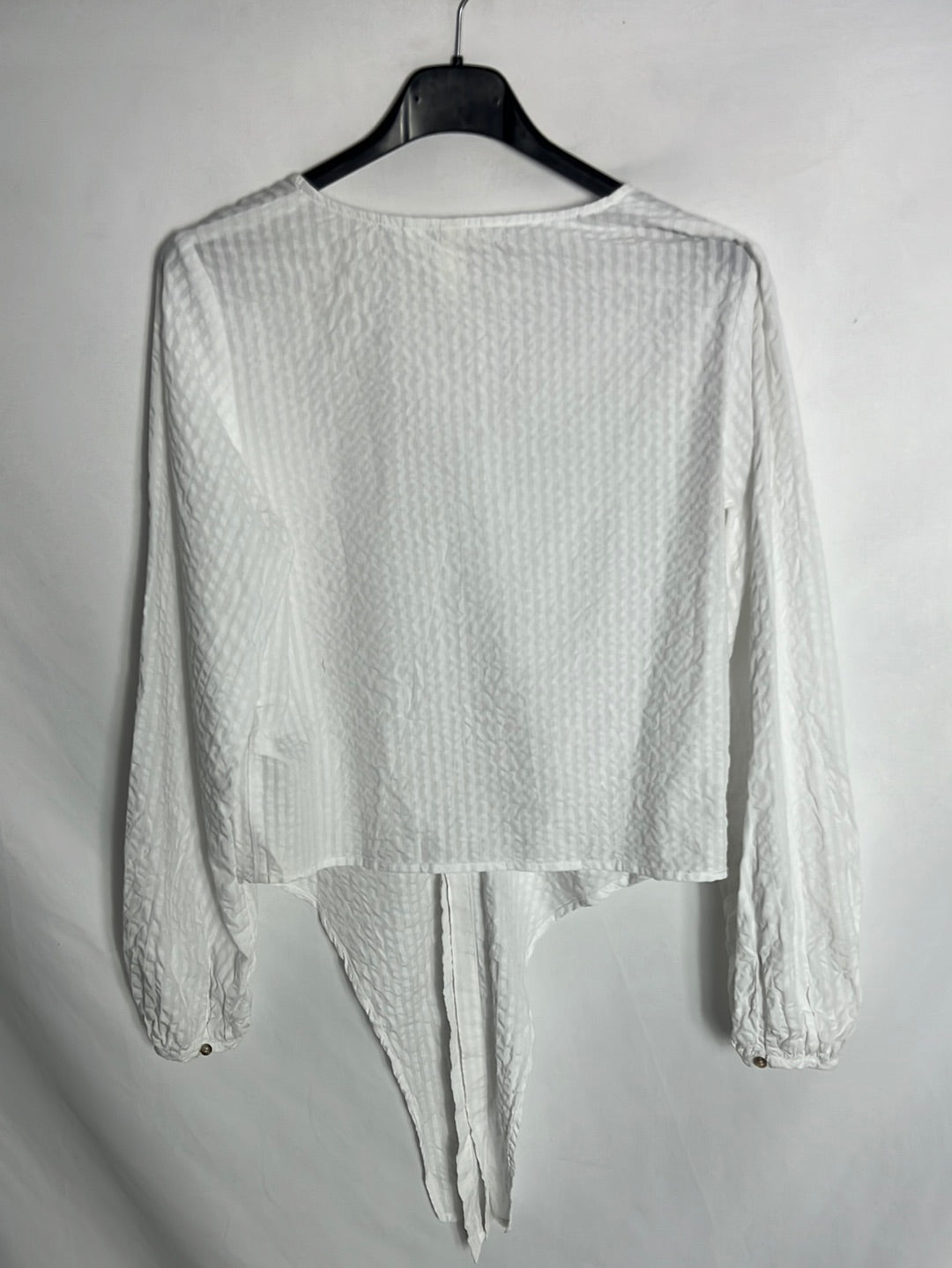 H&M. White shirt. T34