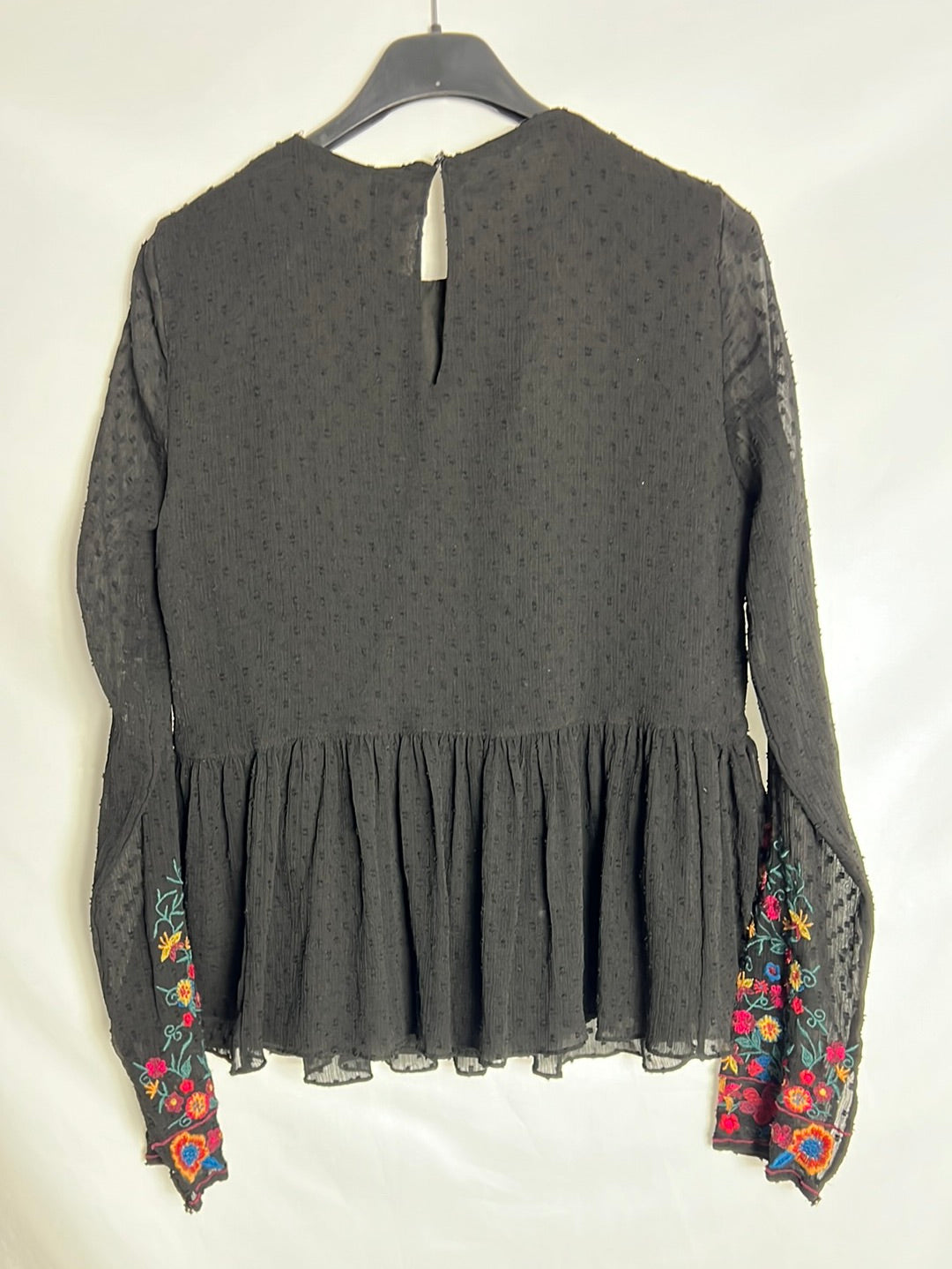 ZARA. Blusa plumeti bordada T.xs