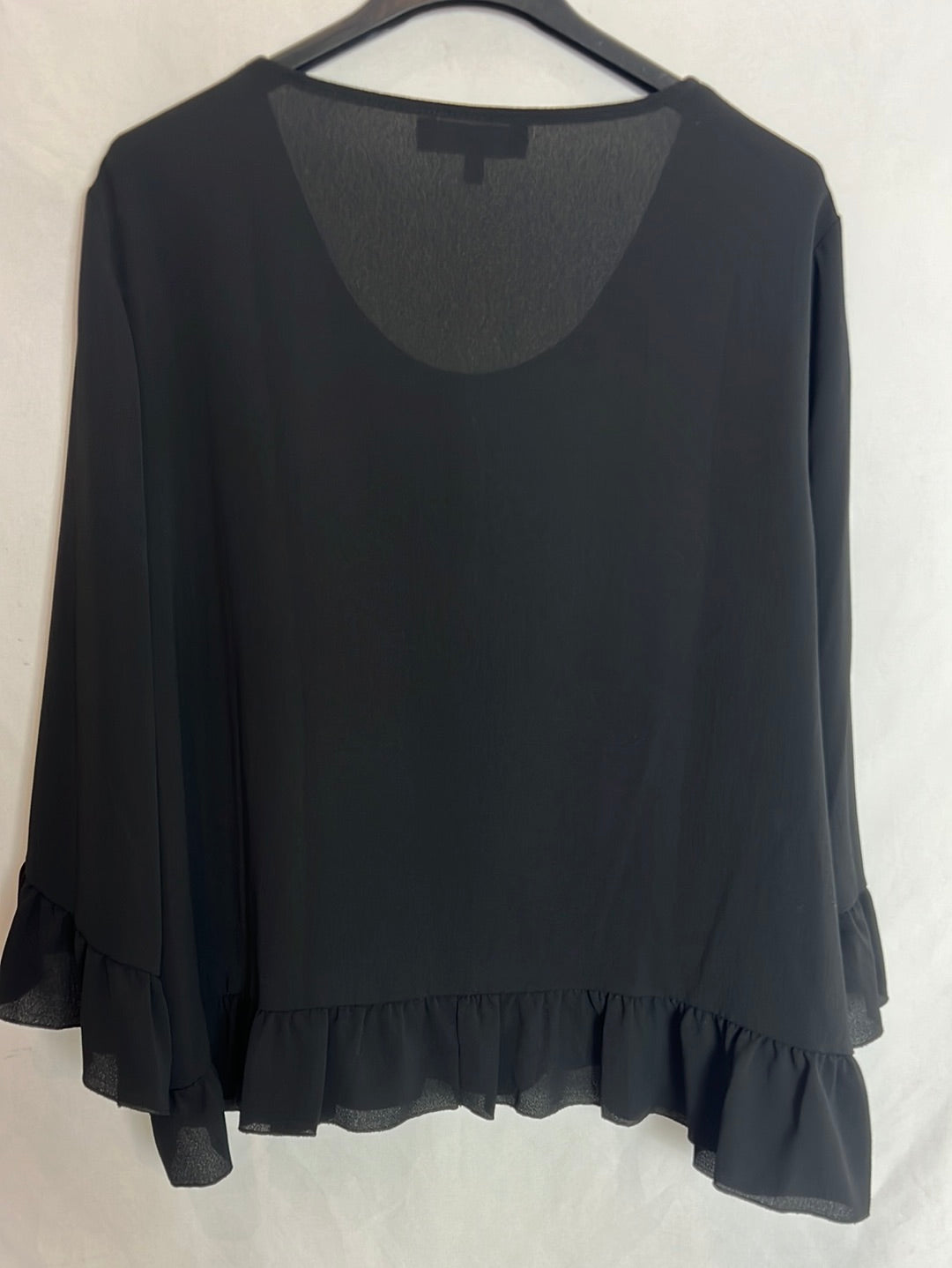 FESTA. Blusa negra volante T 52 (XXL)