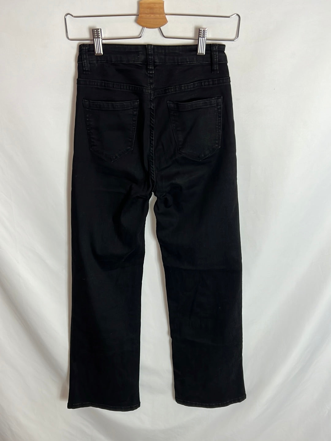 OTRAS. Jeans negro recto elástico. T.34