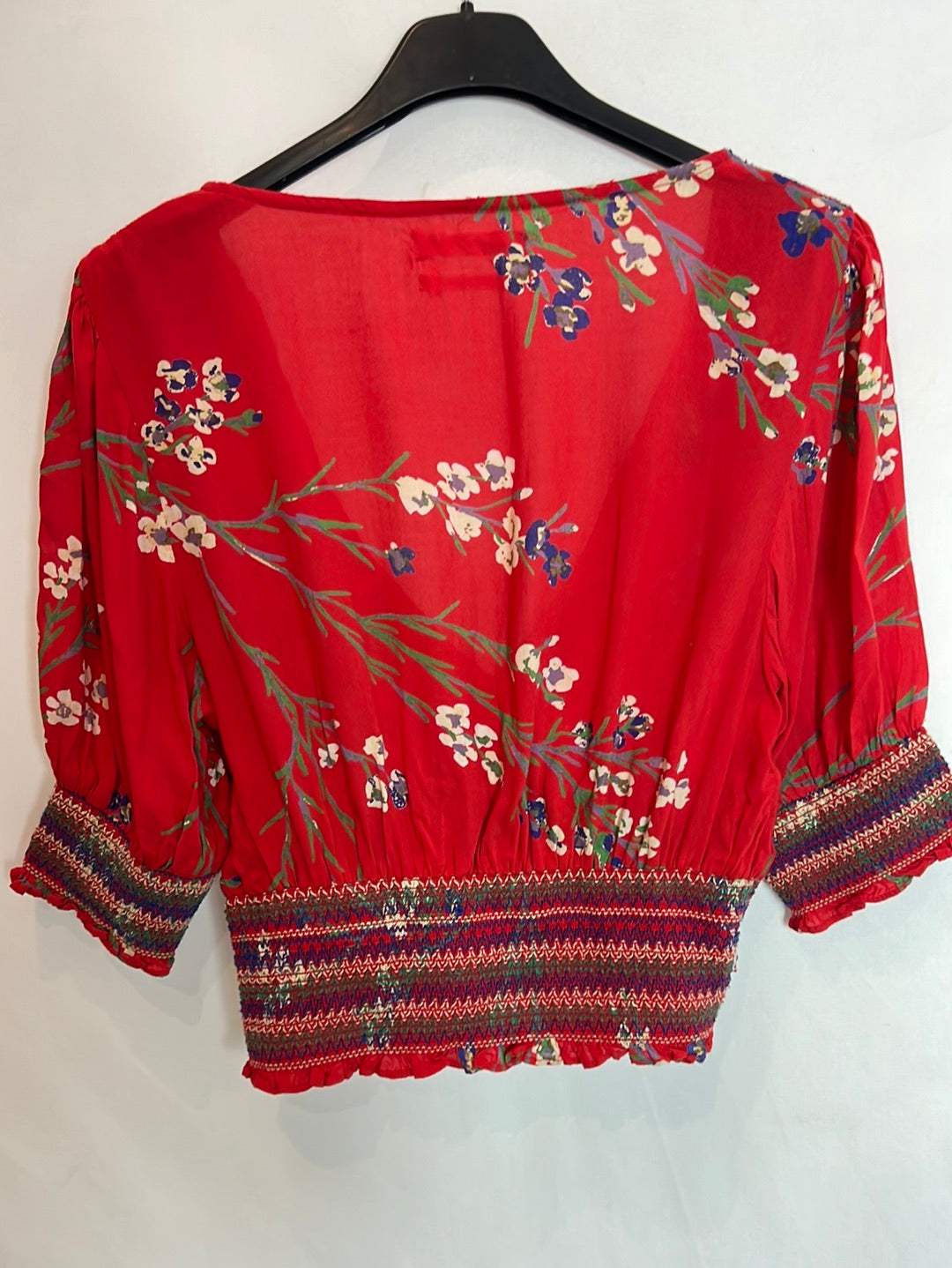 URBAN OUTFITTERS. Red floral ruched top. TS