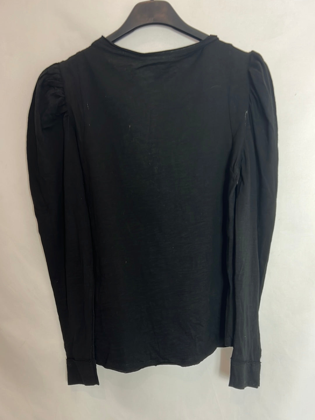 SLOWLOVE. Black puff-shoulder top. TS