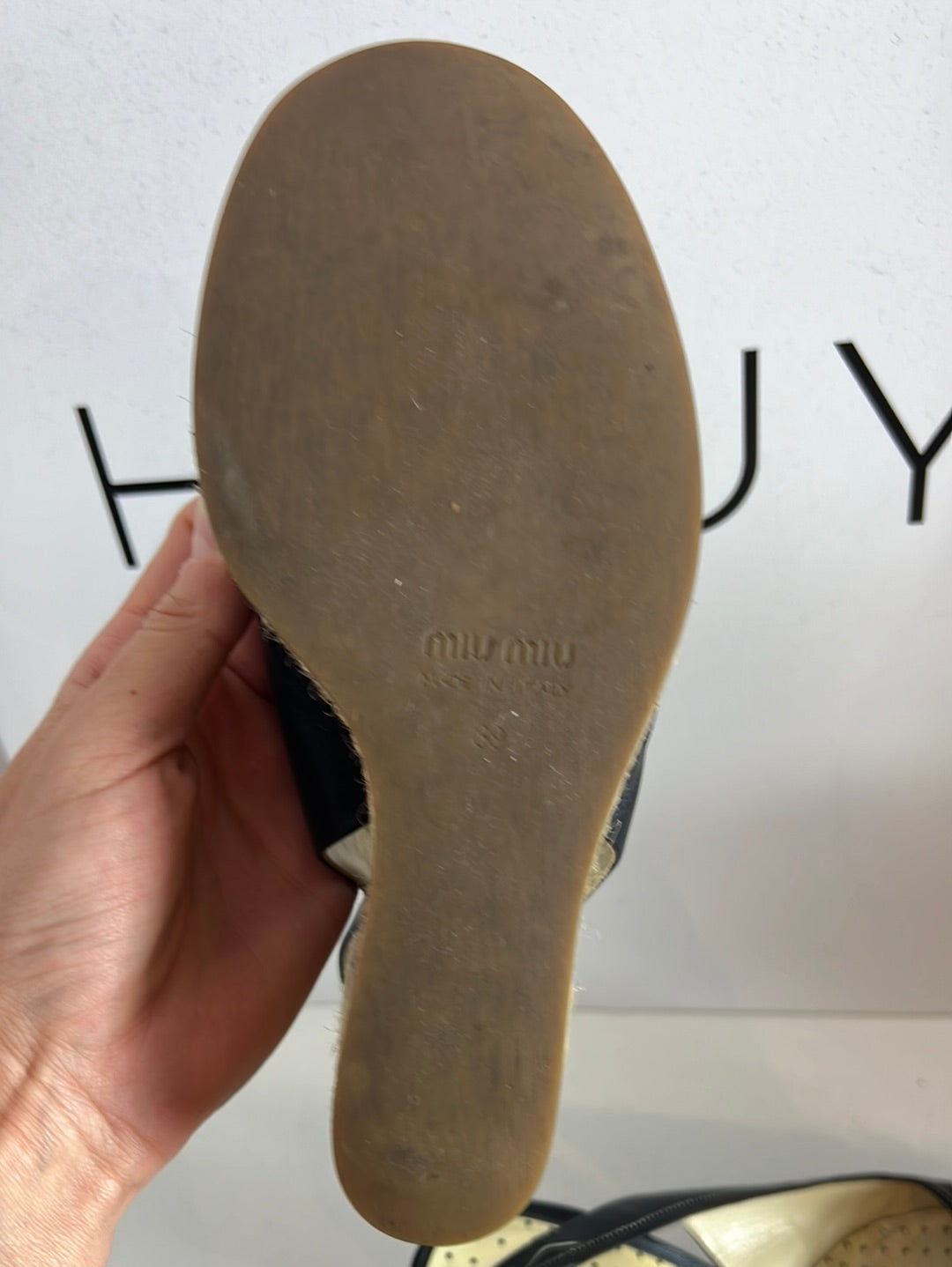 MIU MIU. Cuñas piel azul oscuro. T 39