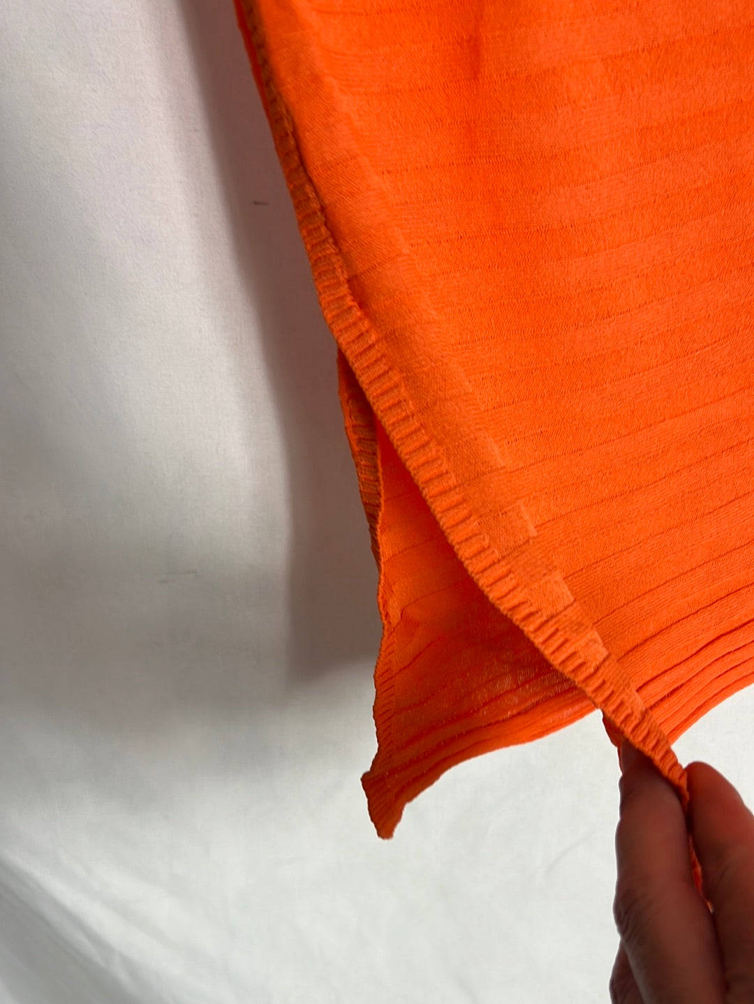 MARIA GRANDES. Flowy orange ribbed top. TS