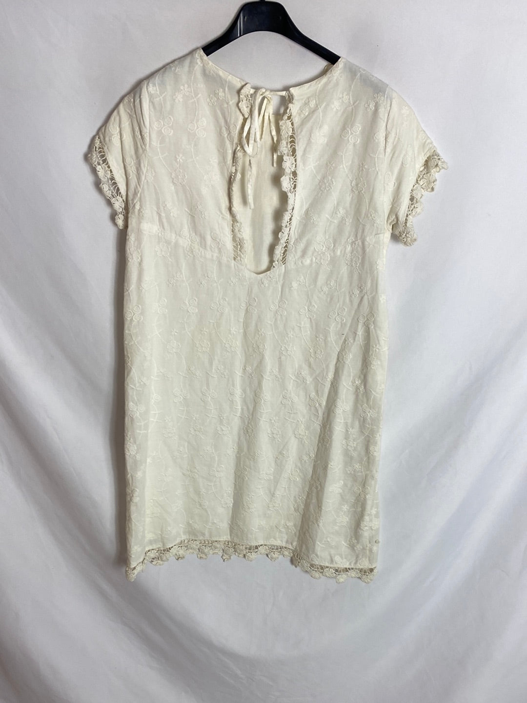 ZARA. Short dress with embroidered details. Ts