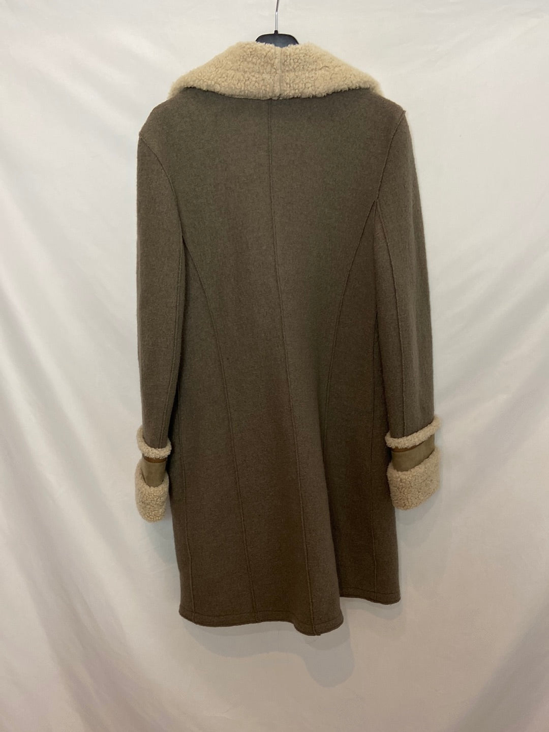 BENEDETTA NOVI. Abrigo borrego marrón T.48(s)