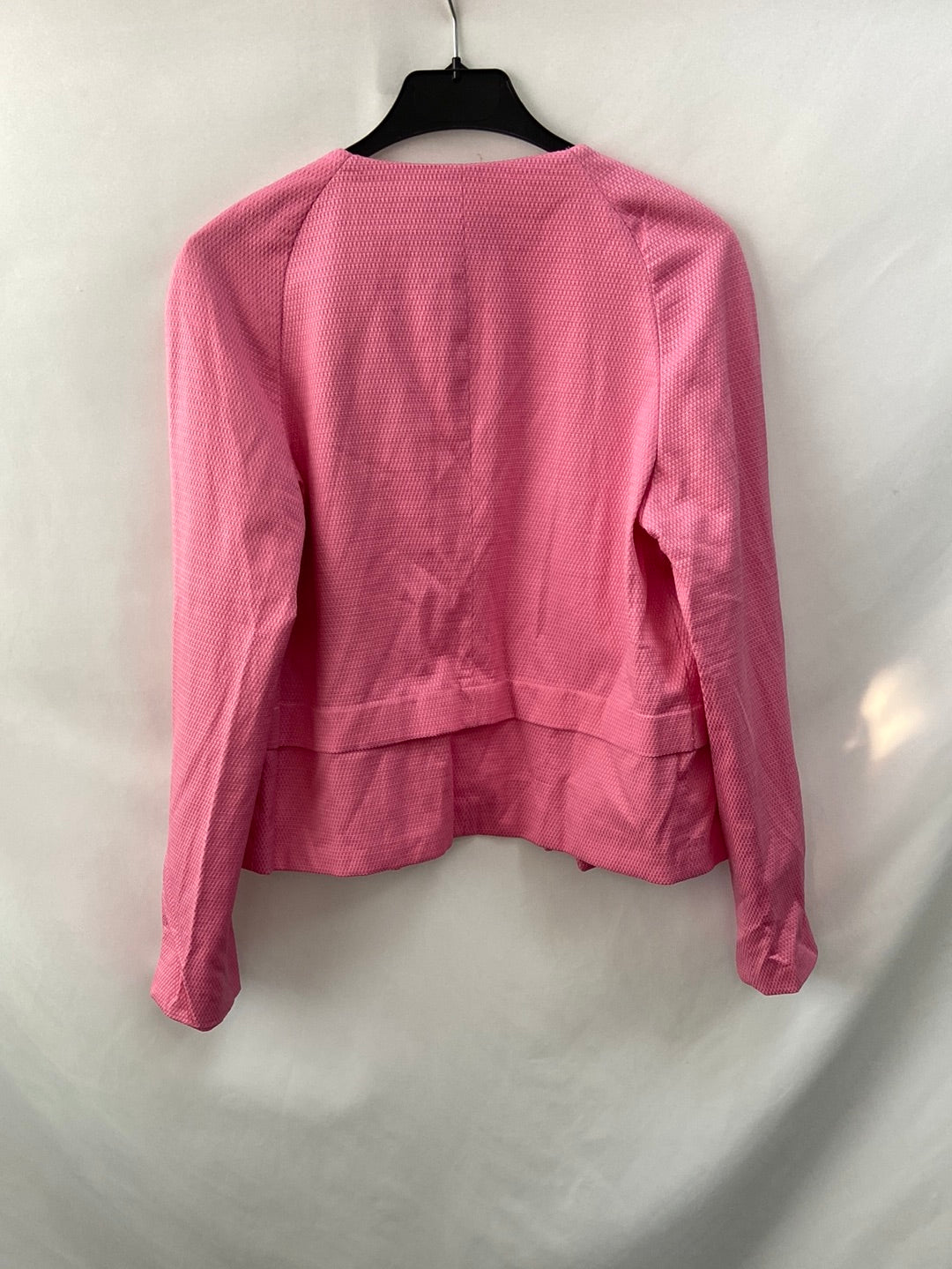 BLANCO. Chaqueta rosa textura. T M