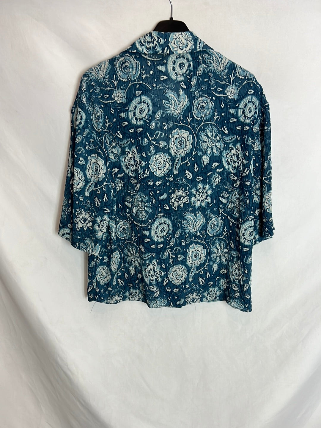 ZARA. Blue printed short-sleeved blouse TS