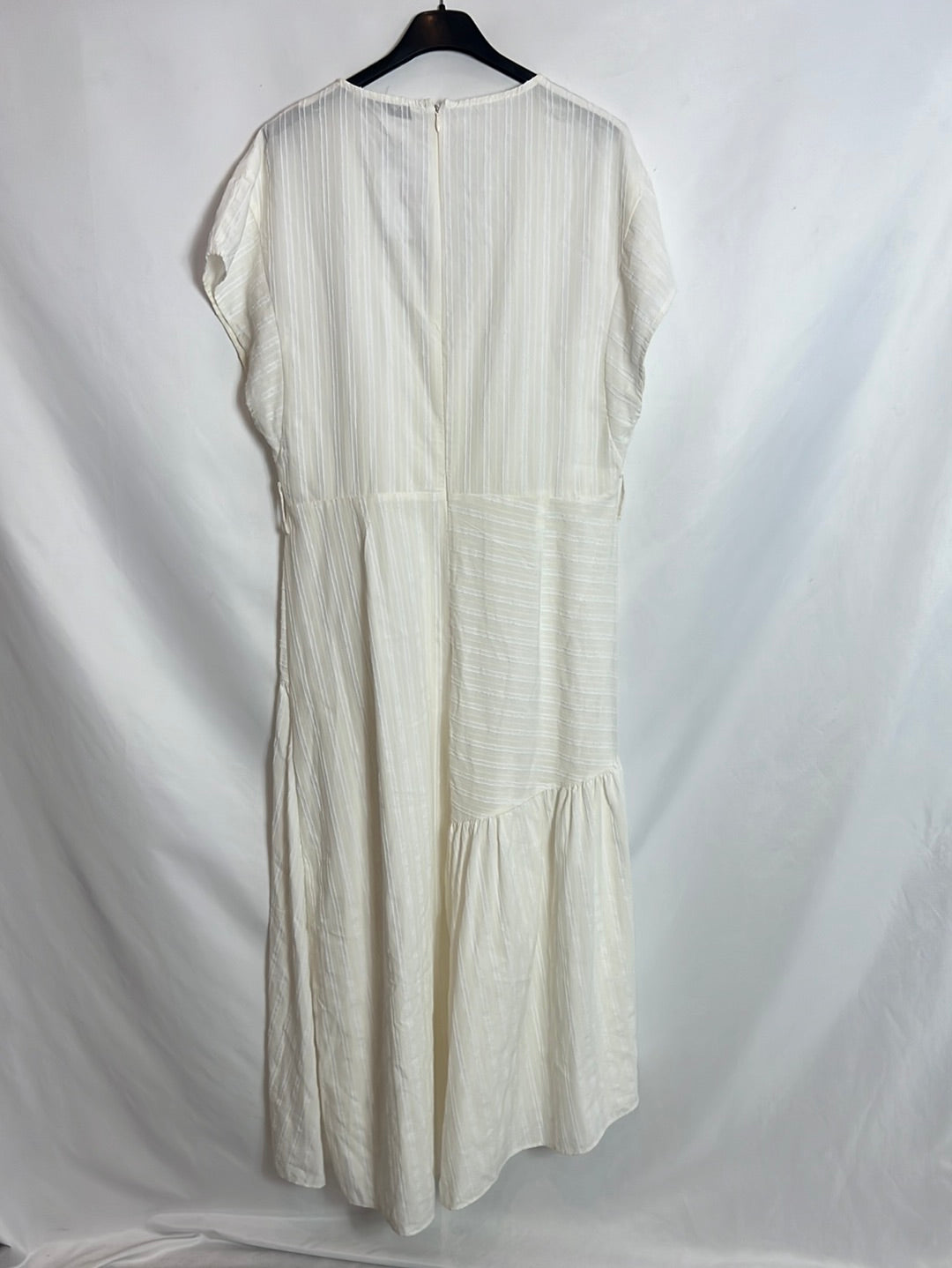 ZARA. Textured beige midi dress. T.L.