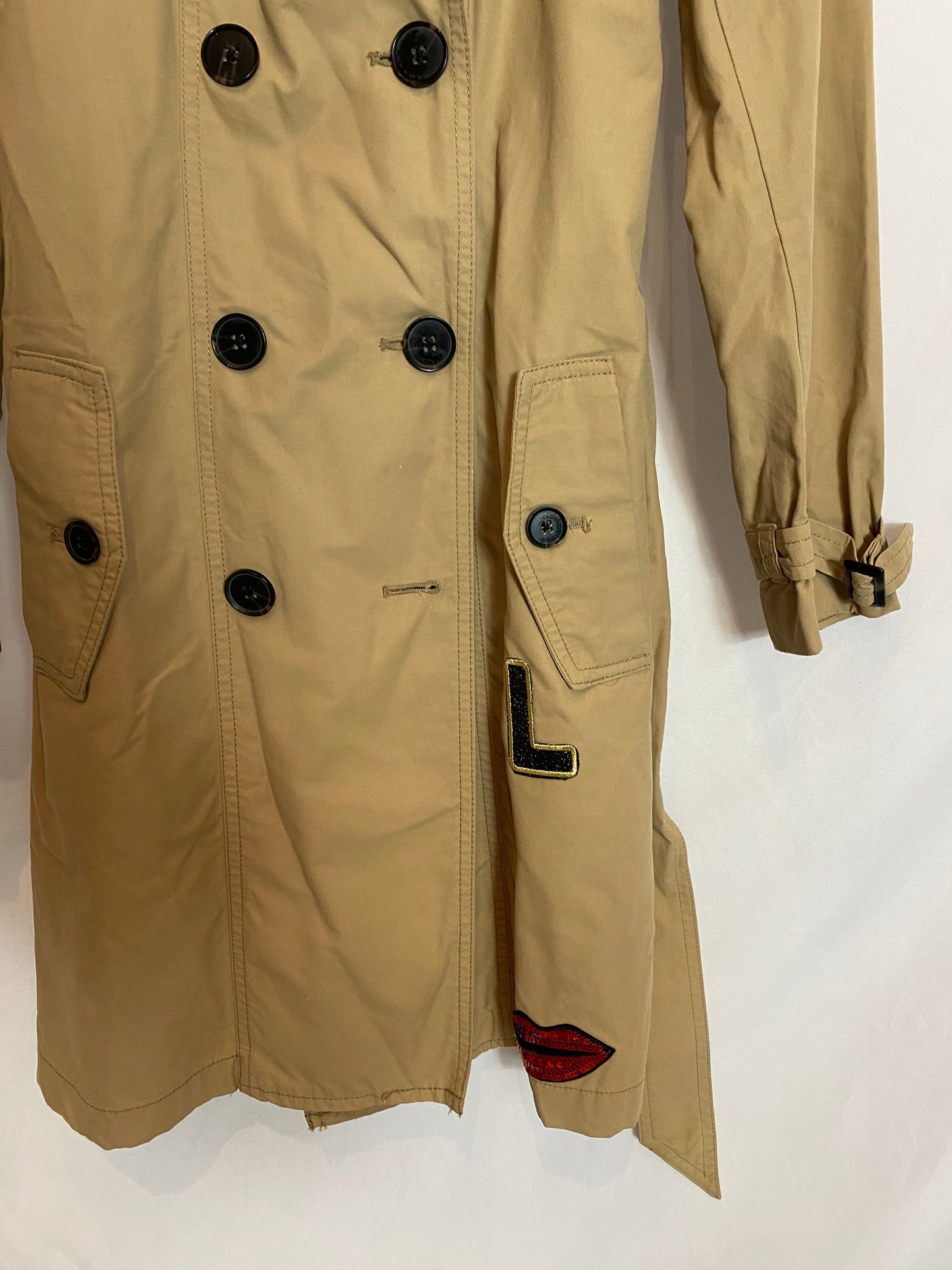 GAP. gabardina beige con parches T.s