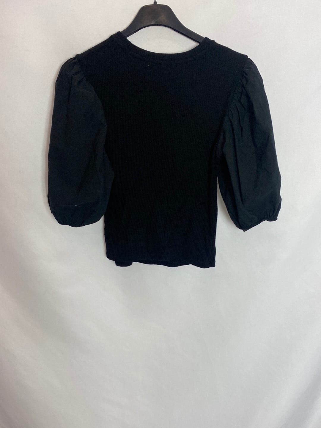 BERSHKA. Top Negro mangas farol T.S