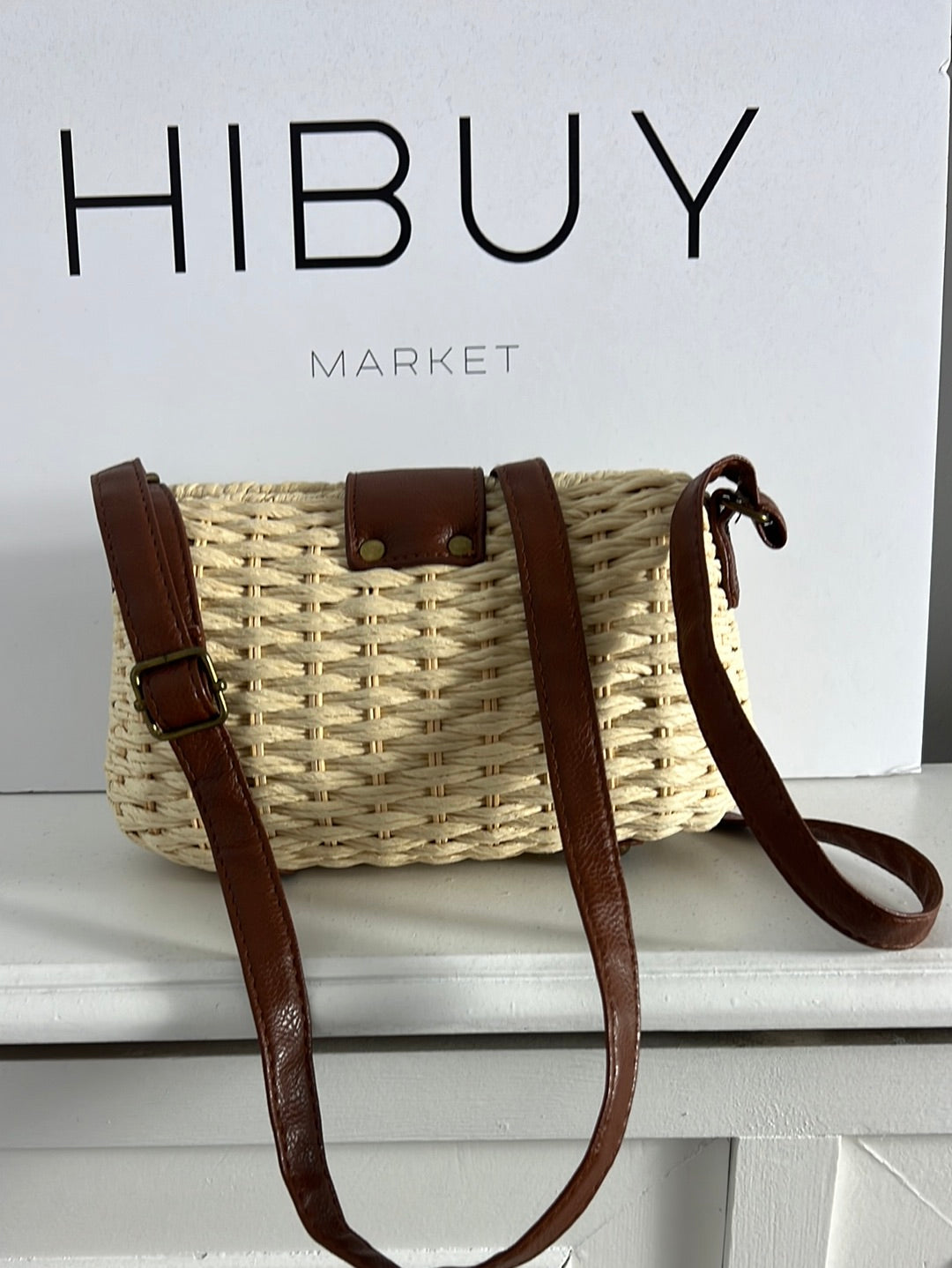 OTRAS. Bolso mini rafia rígido