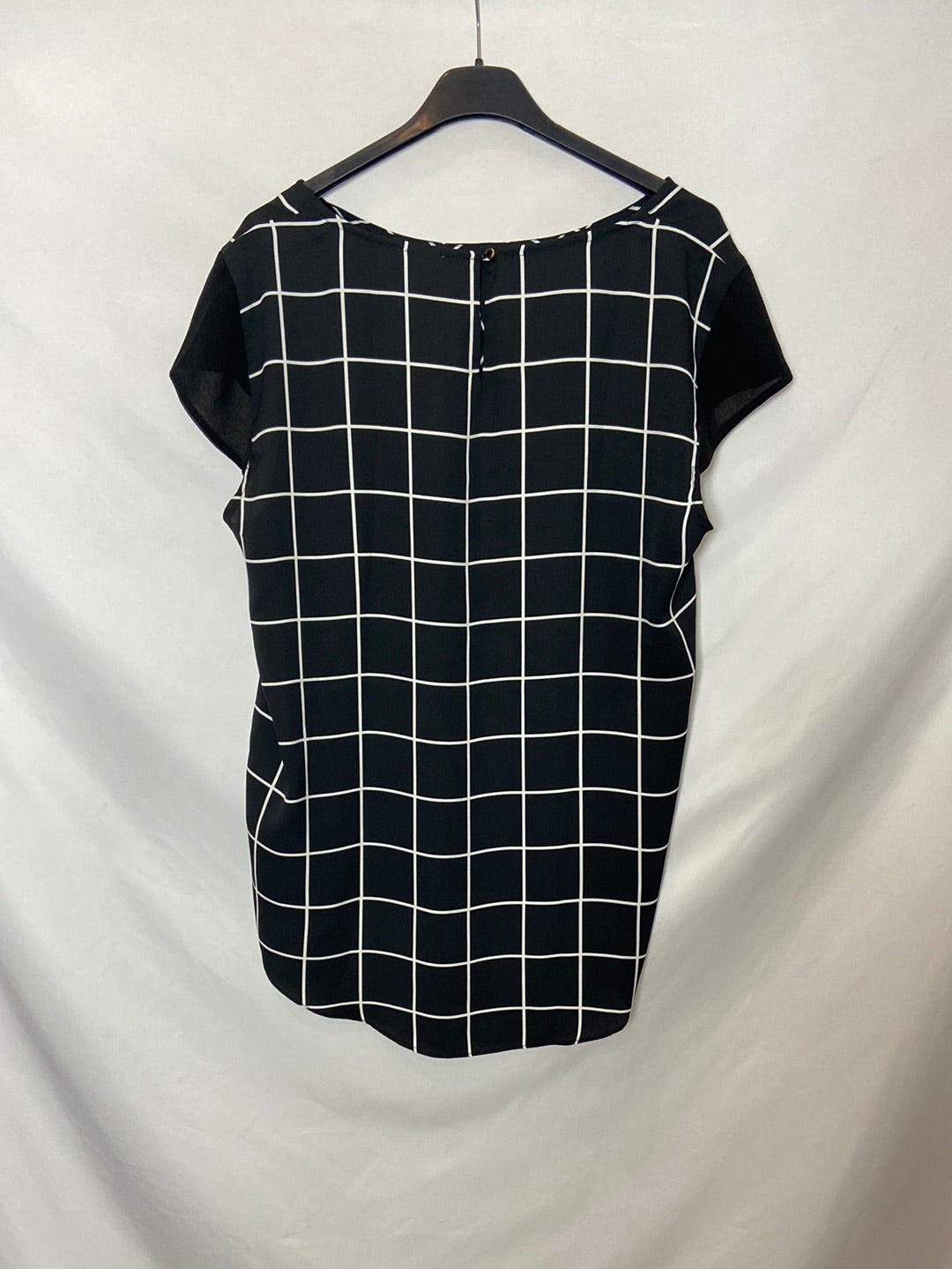 CORTEFIEL. Blusa negra de cuadros blancos T. XL