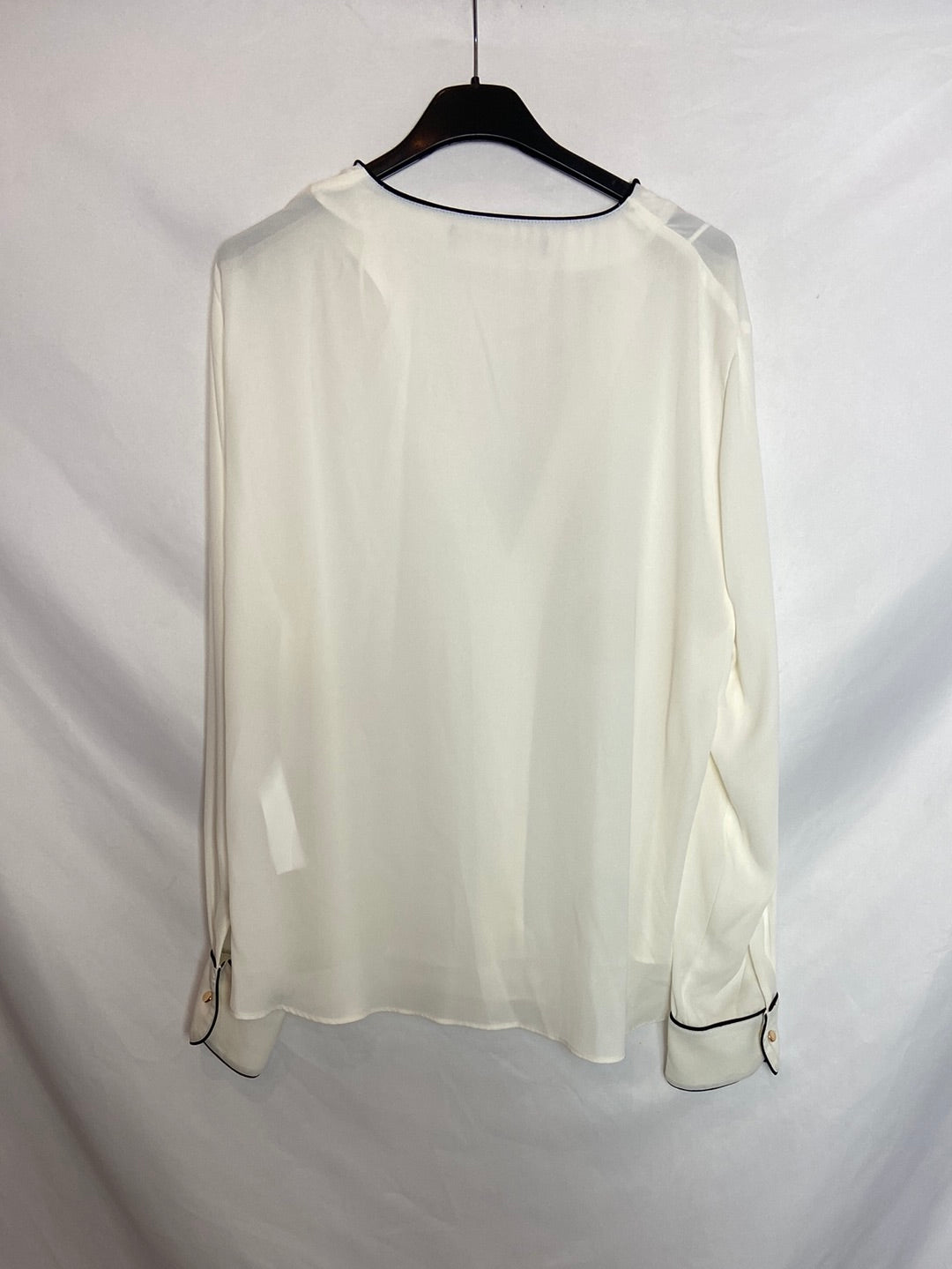 ZARA. Camisa blanca fluida con detalle en negro T.XXL